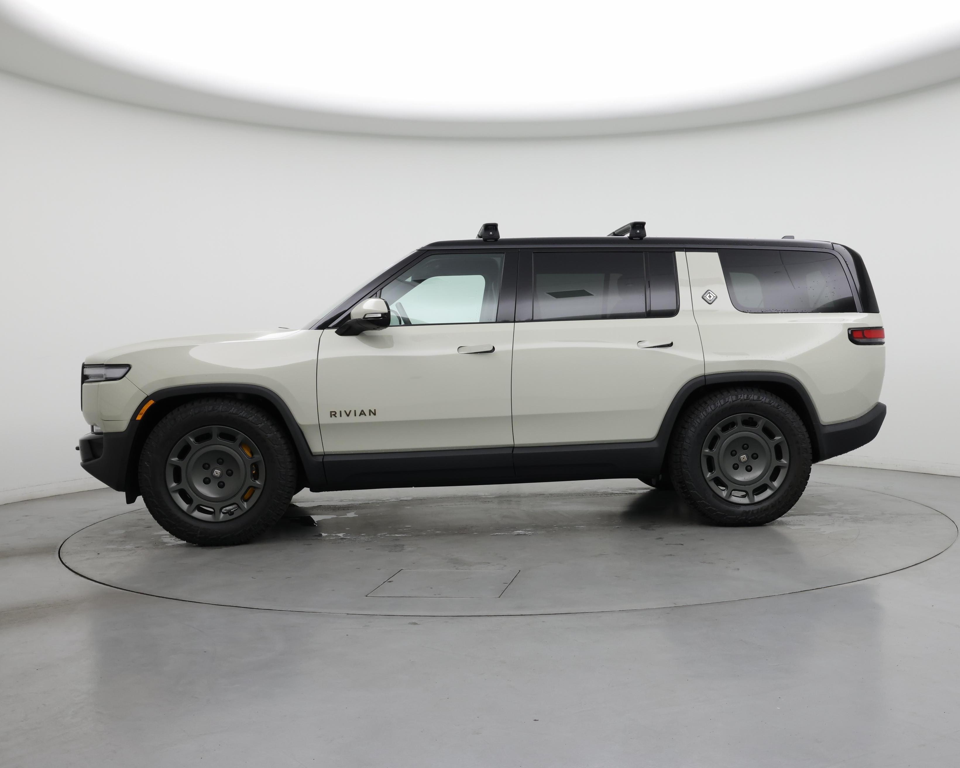 Thumbnail: 2025 Rivian R1S - 3