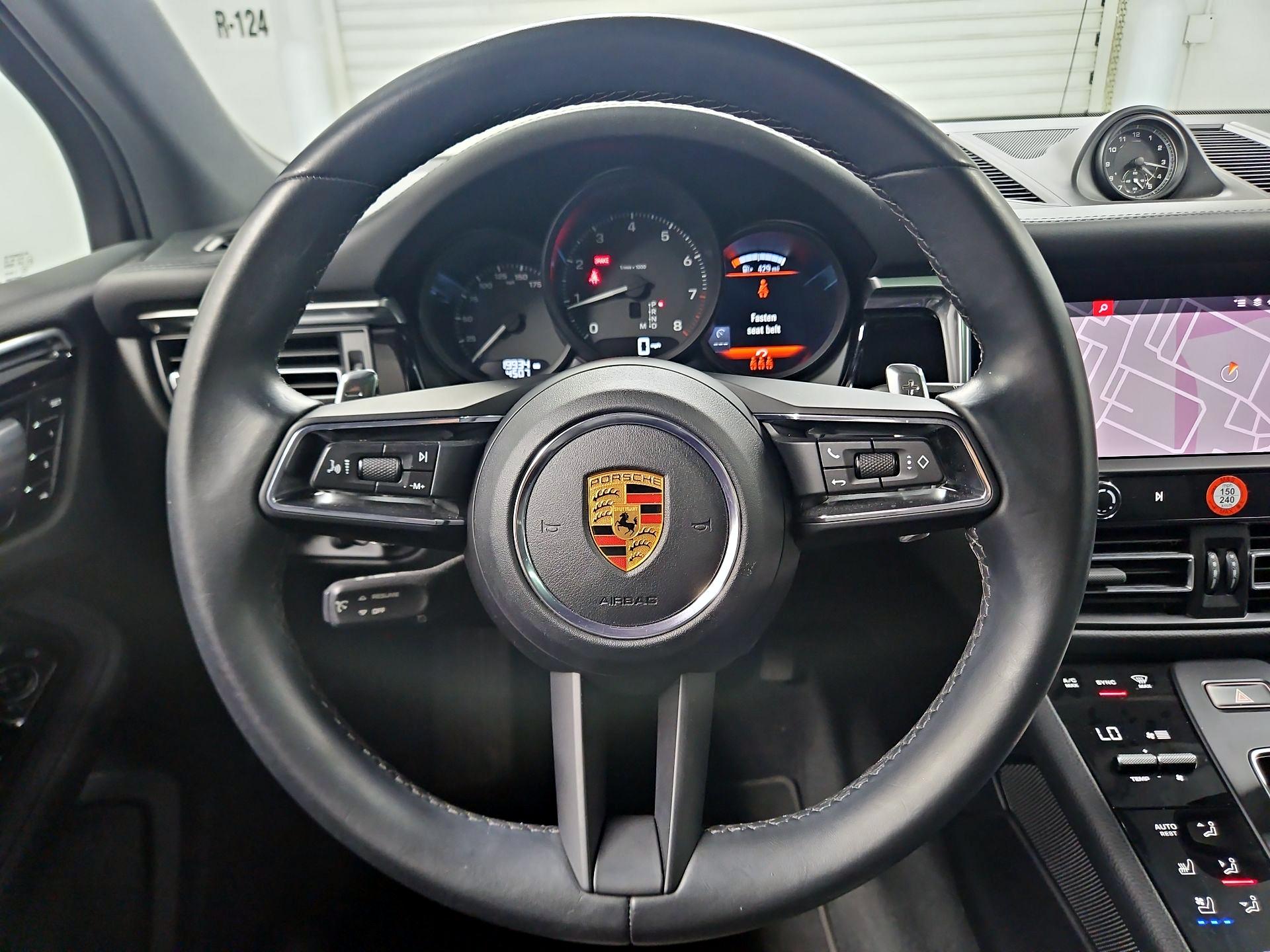 Thumbnail: 2022 Porsche Macan - 10