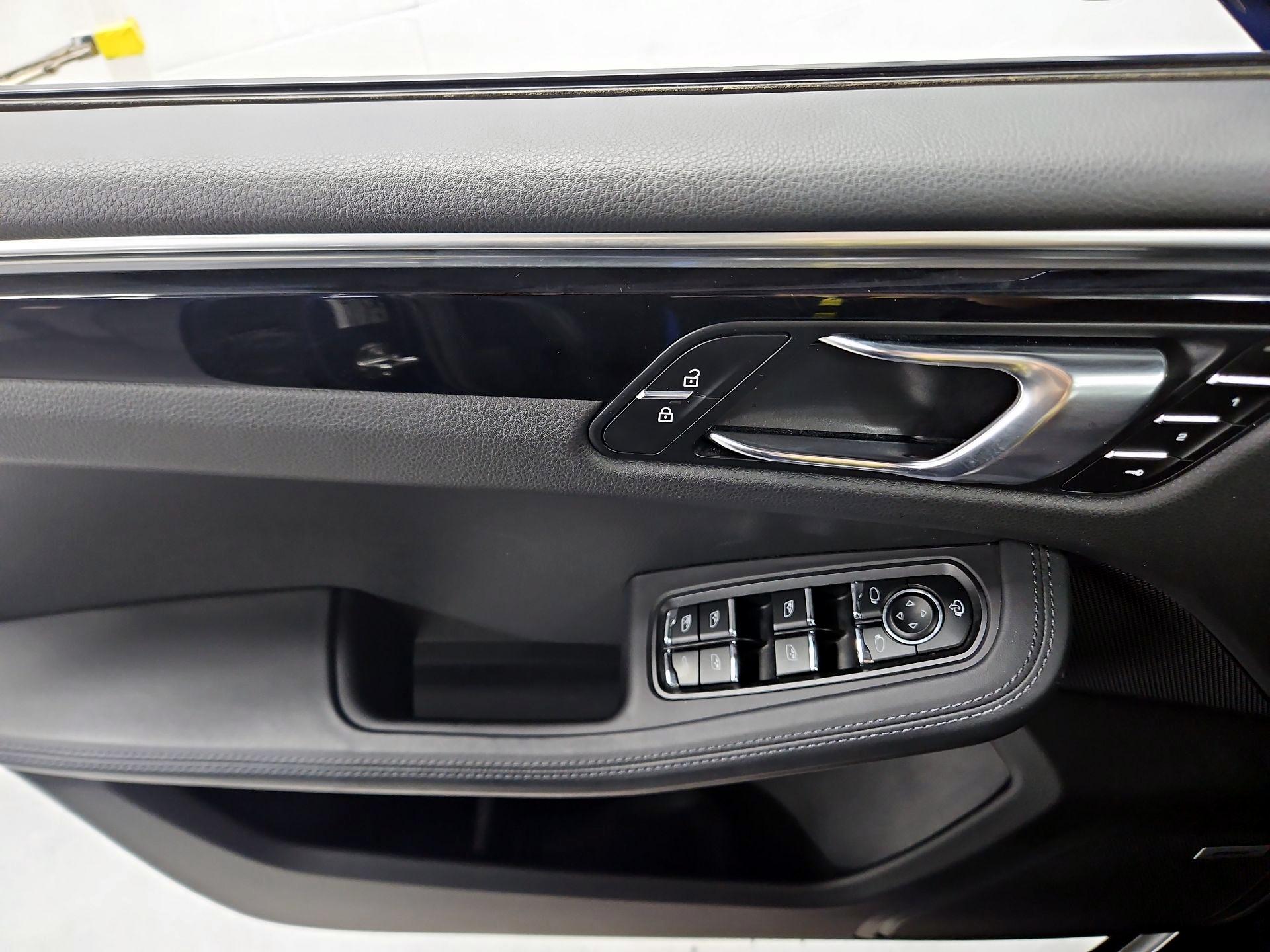 Thumbnail: 2022 Porsche Macan - 12