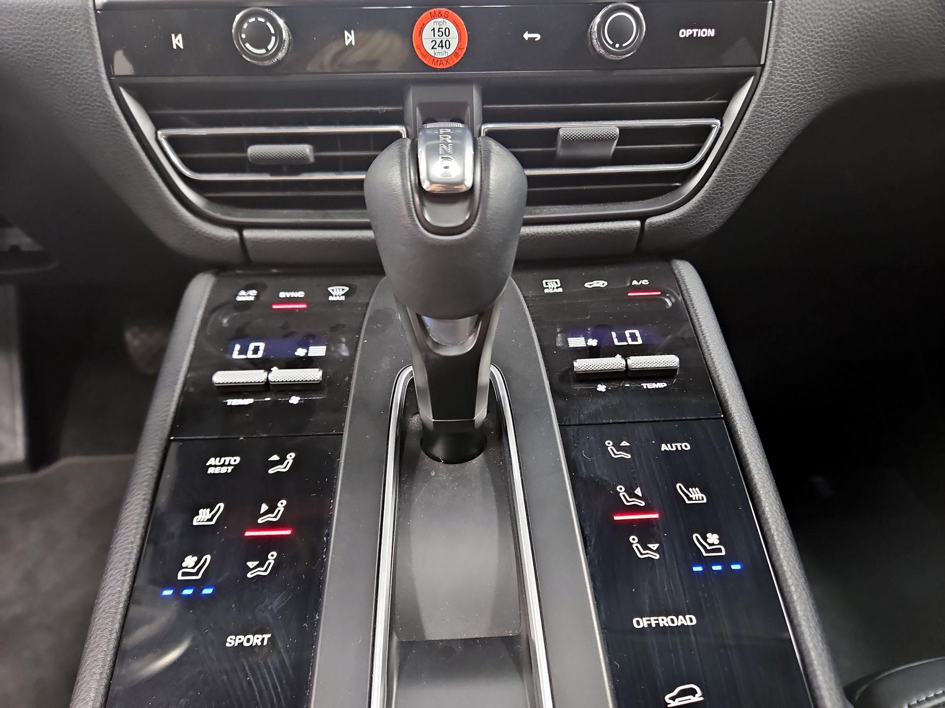 Thumbnail: 2022 Porsche Macan - 18