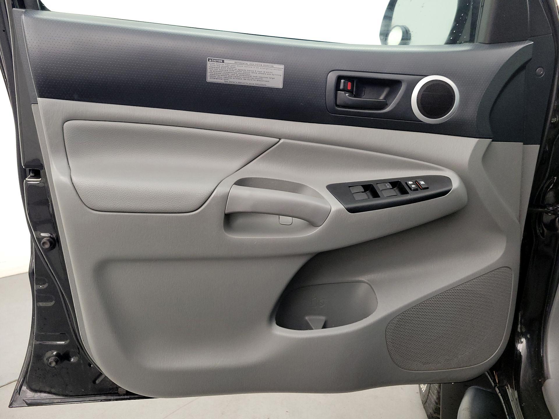 Thumbnail: 2015 Toyota Tacoma - 12