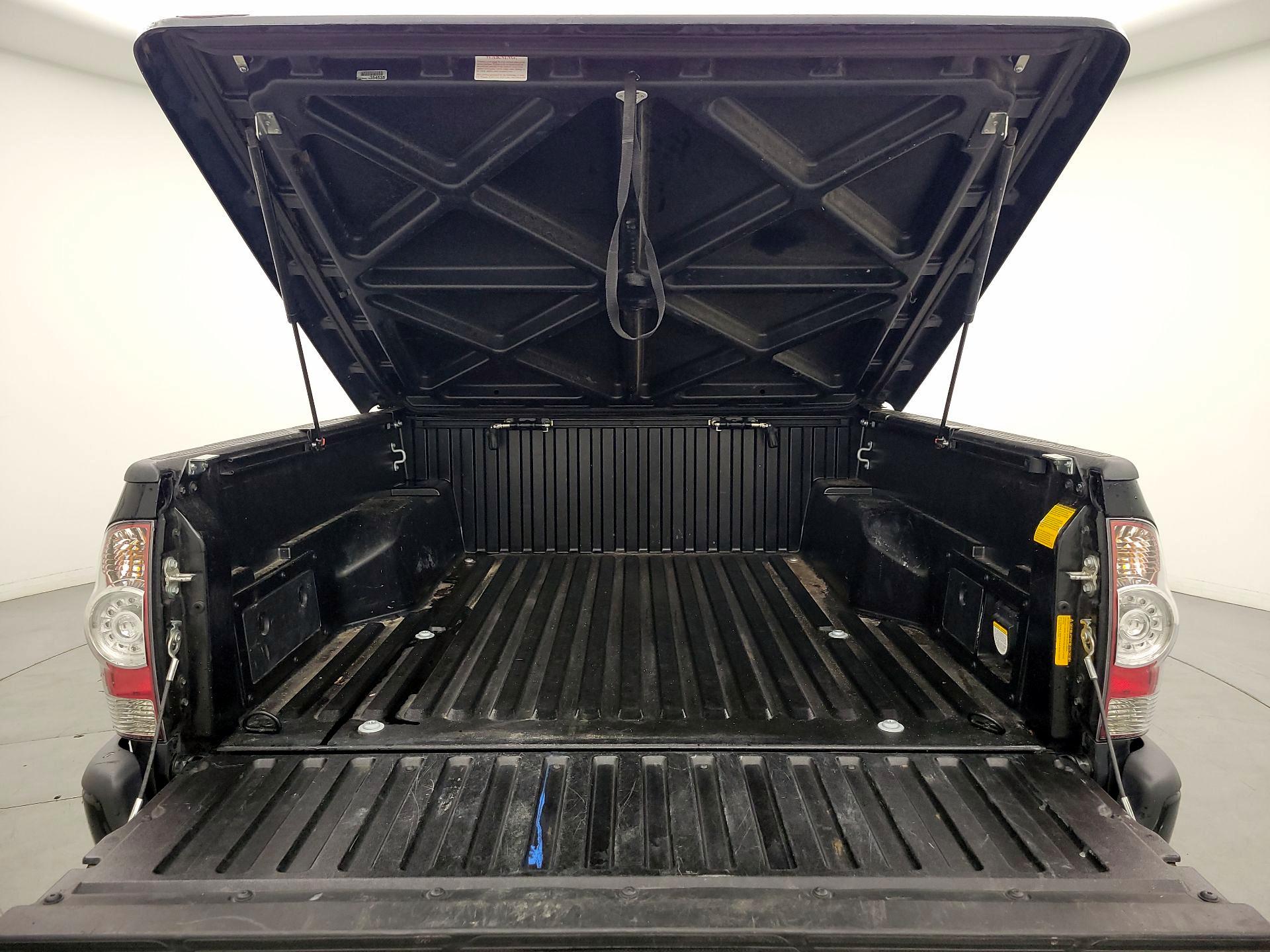 Thumbnail: 2015 Toyota Tacoma - 20