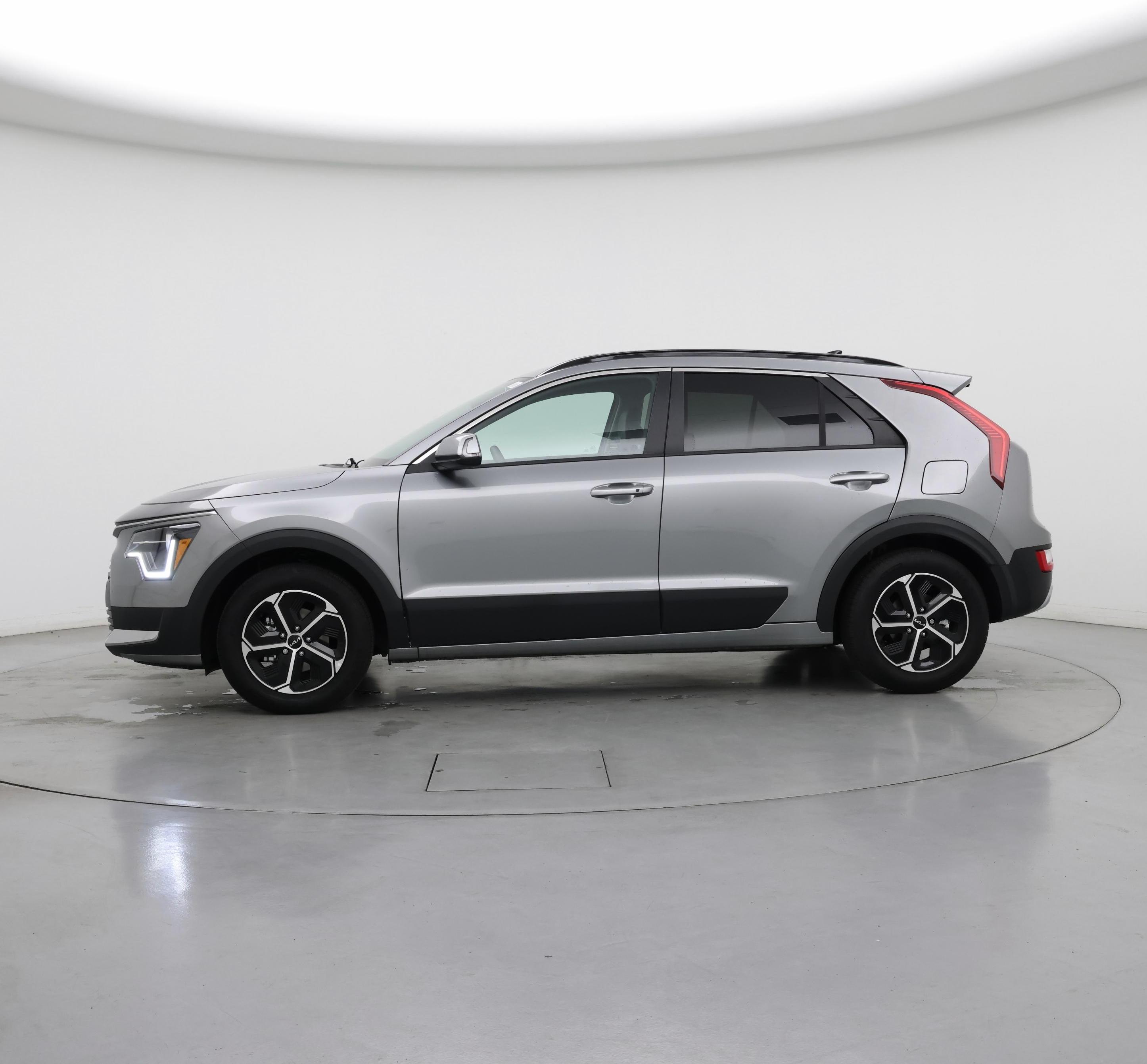Thumbnail: 2023 Kia Niro - 3