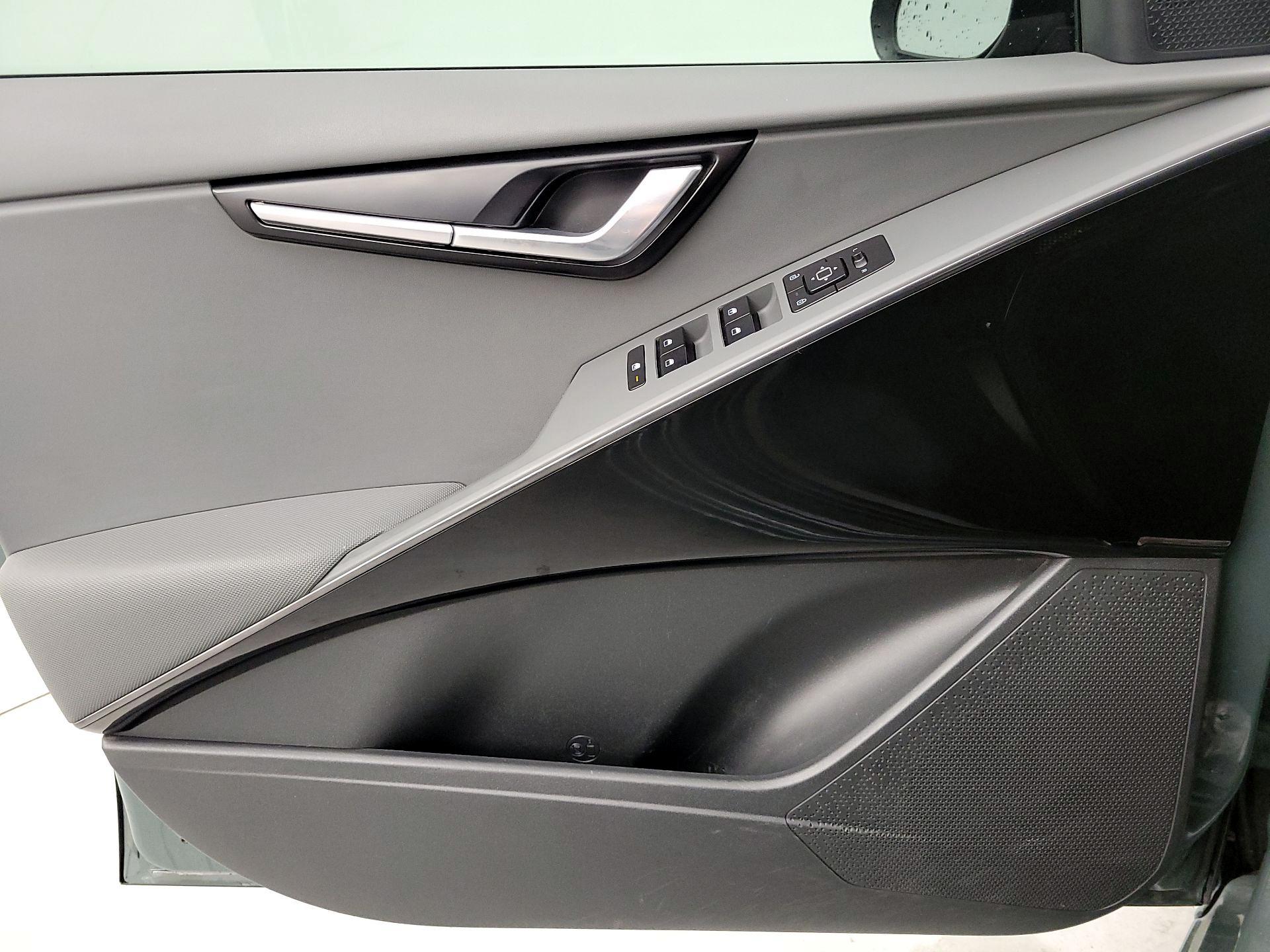 Thumbnail: 2023 Kia Niro - 12