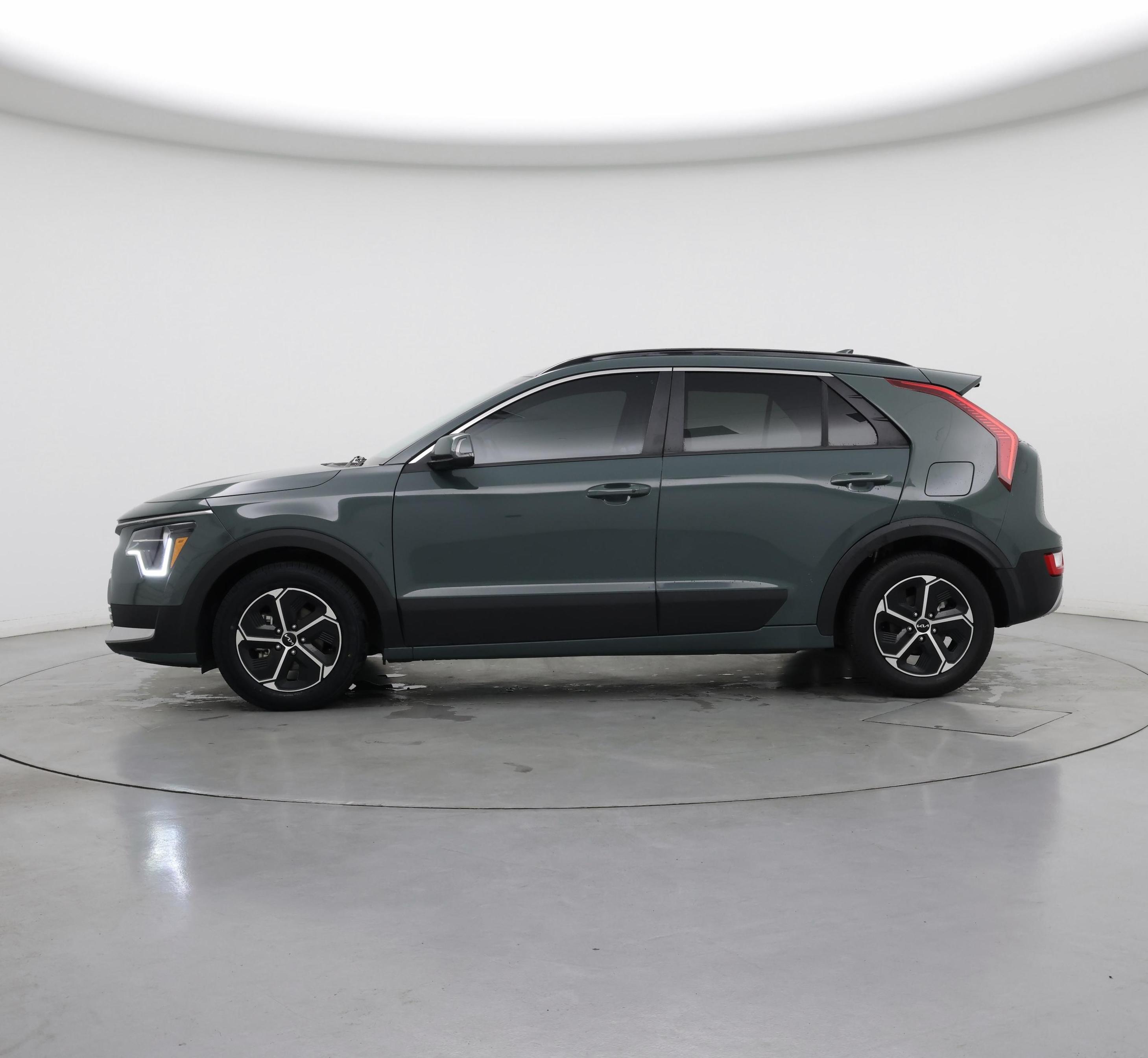 Thumbnail: 2023 Kia Niro - 3