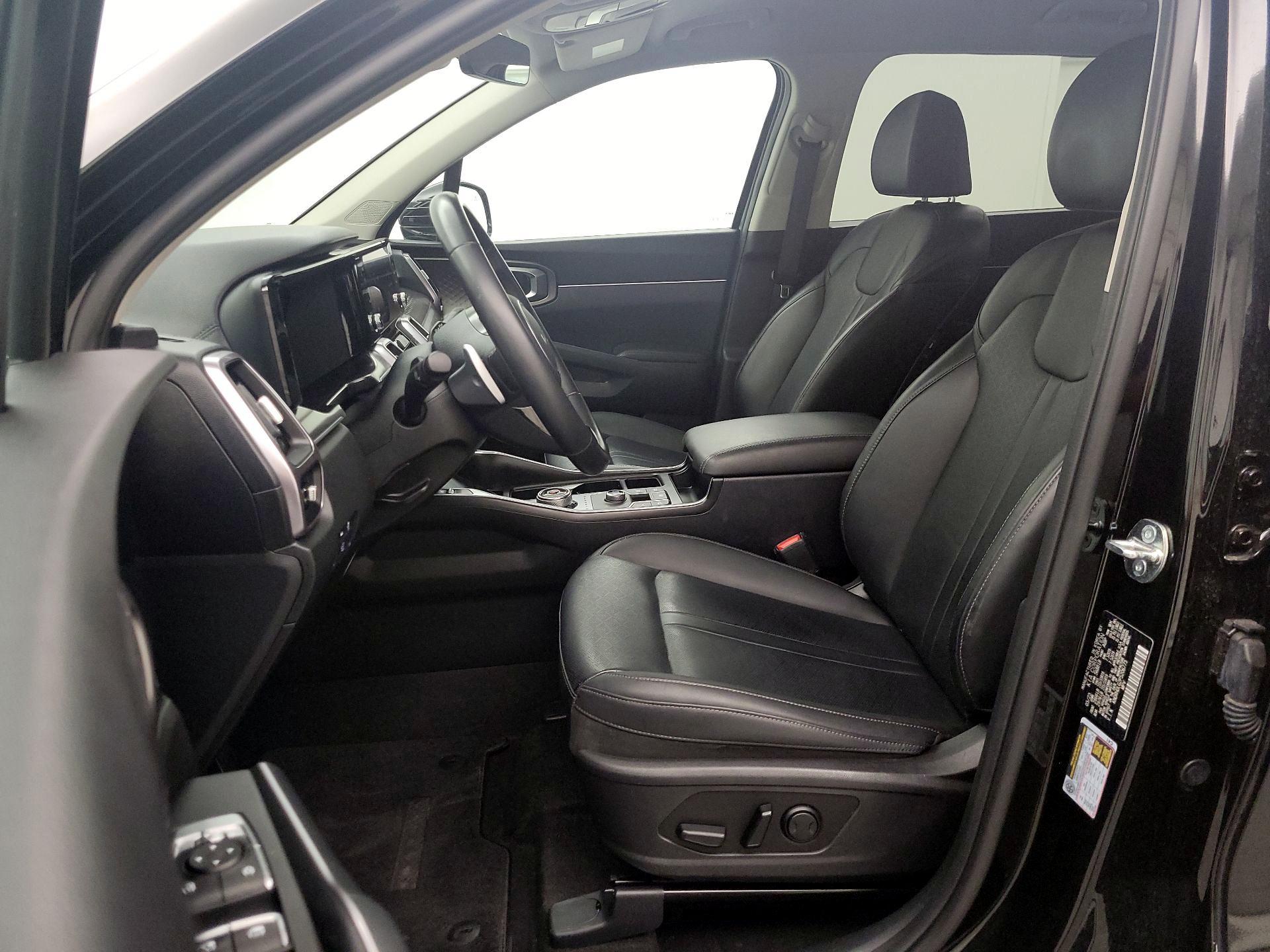 Thumbnail: 2023 Kia Sorento - 11