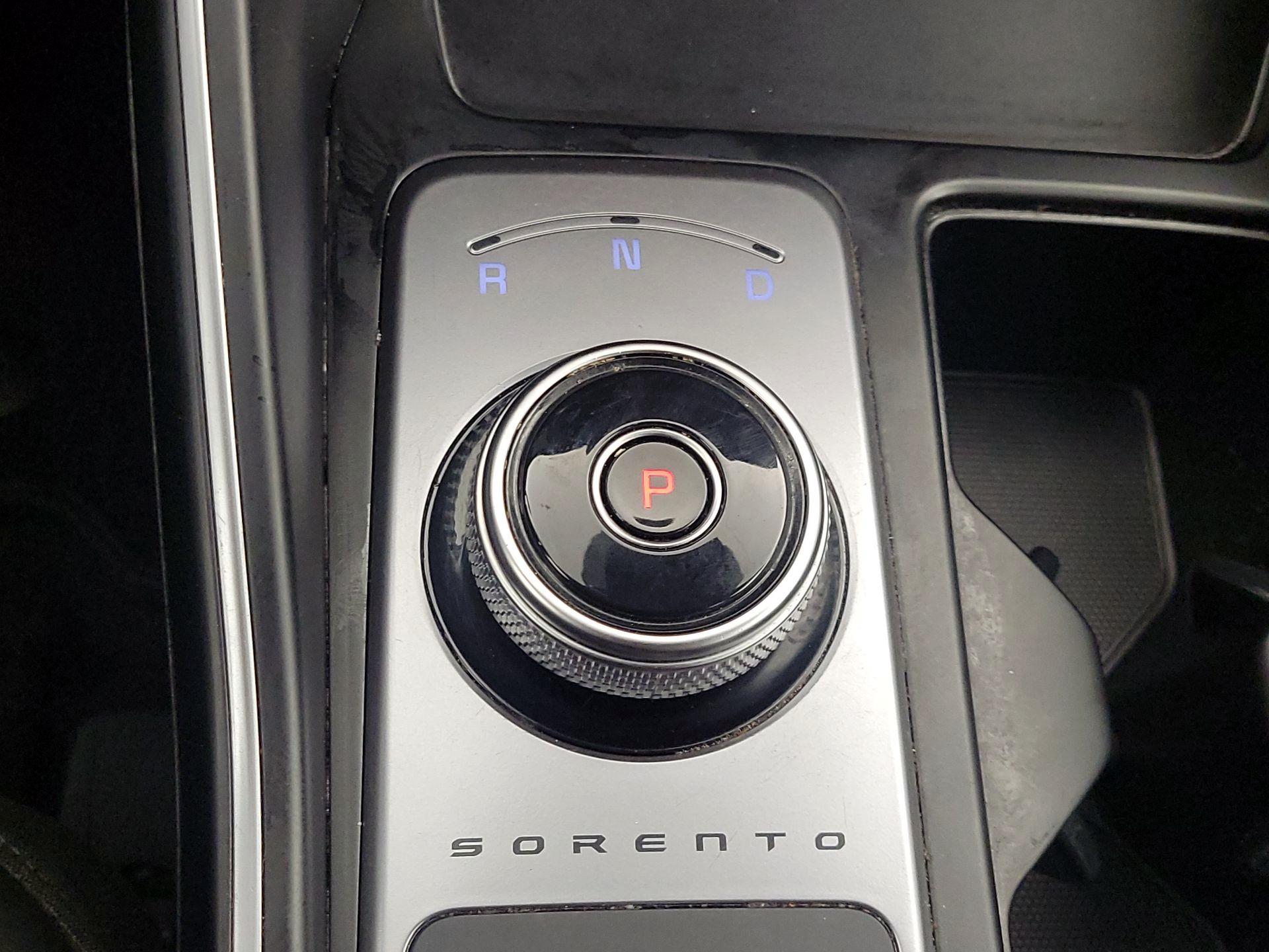 Thumbnail: 2023 Kia Sorento - 18