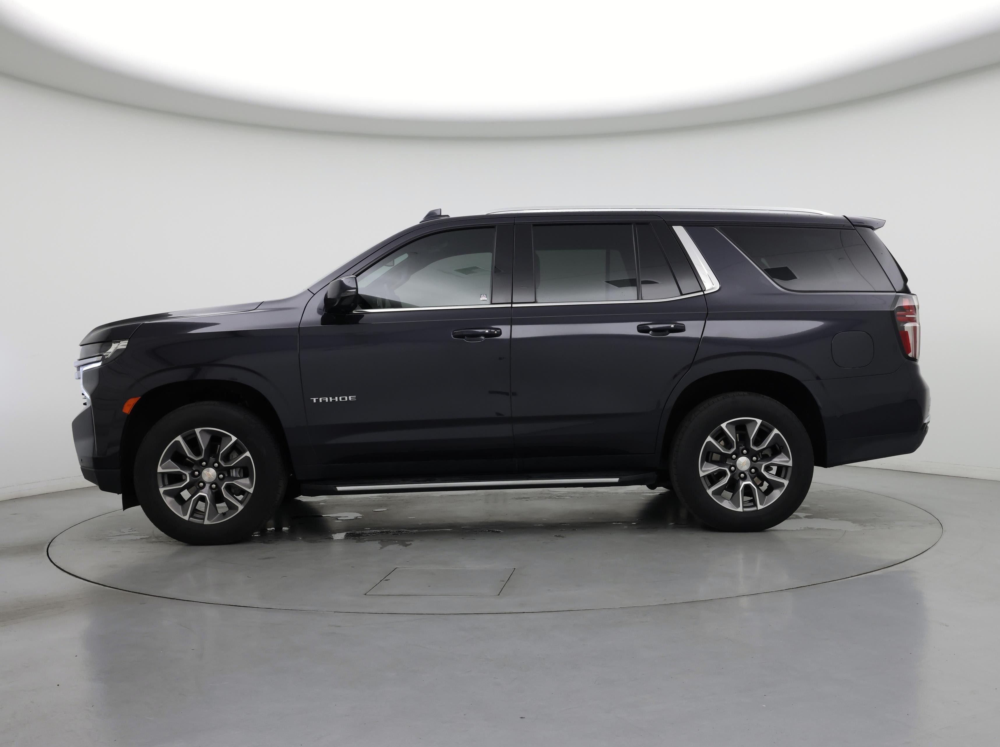 Thumbnail: 2023 Chevrolet Tahoe - 3