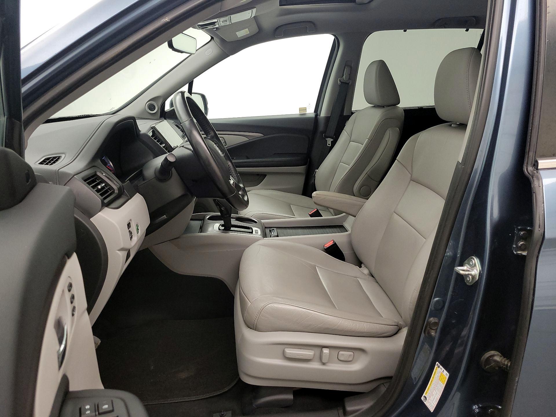 Thumbnail: 2019 Honda Pilot - 11