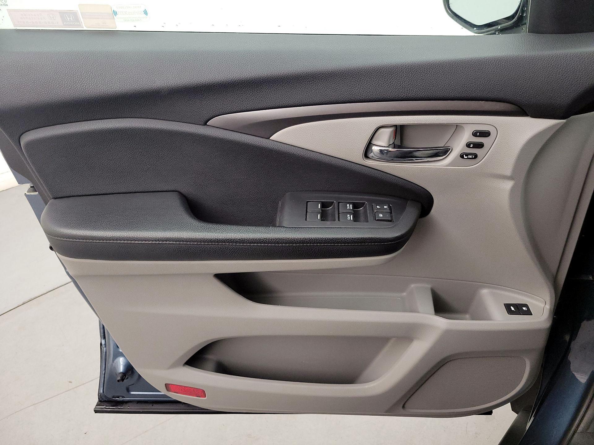 Thumbnail: 2019 Honda Pilot - 12