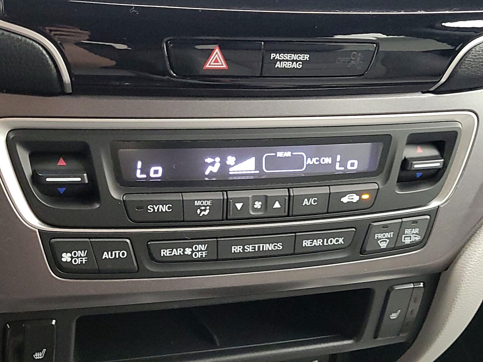 Thumbnail: 2019 Honda Pilot - 16