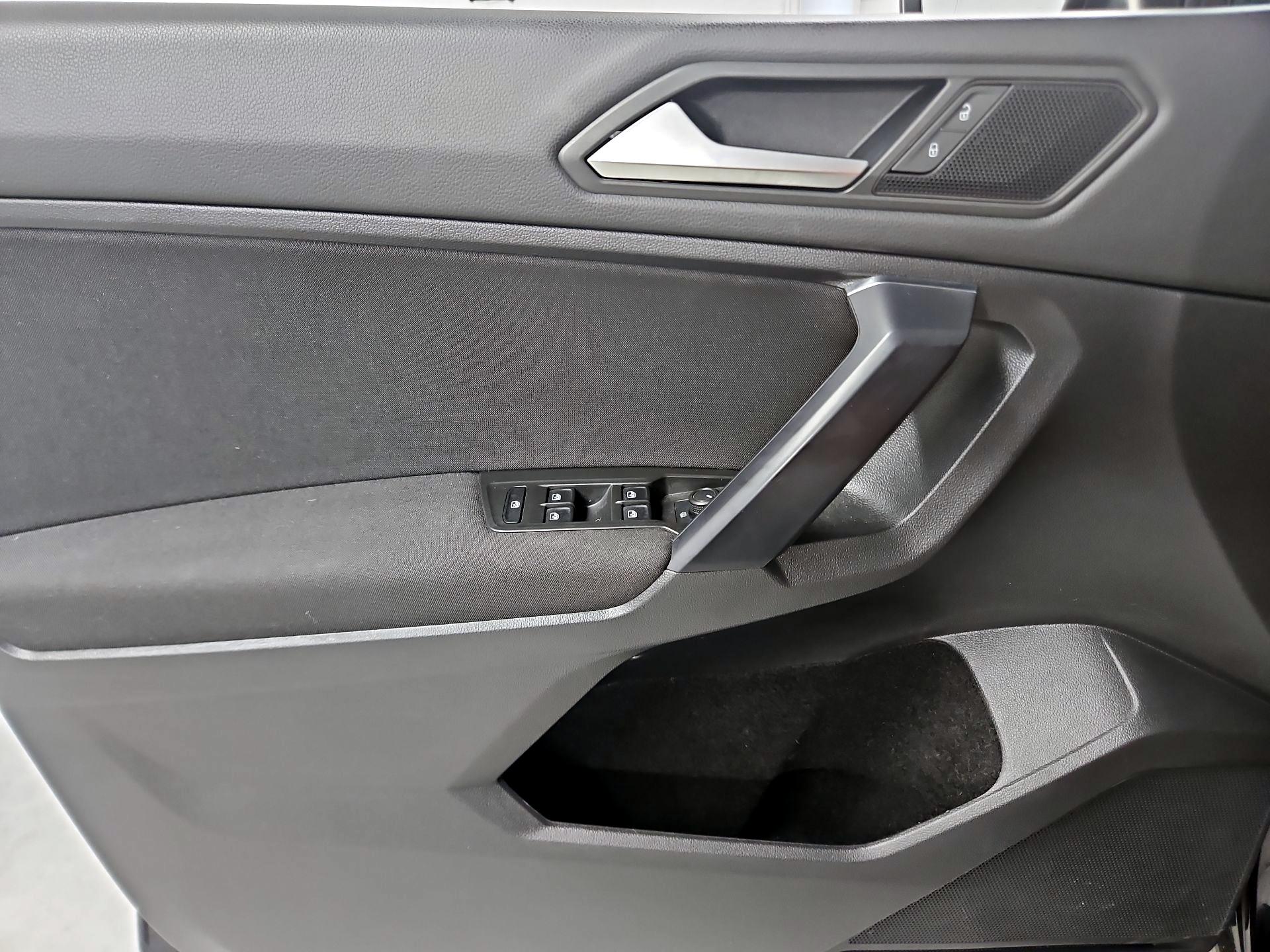 Thumbnail: 2021 Volkswagen Tiguan - 12