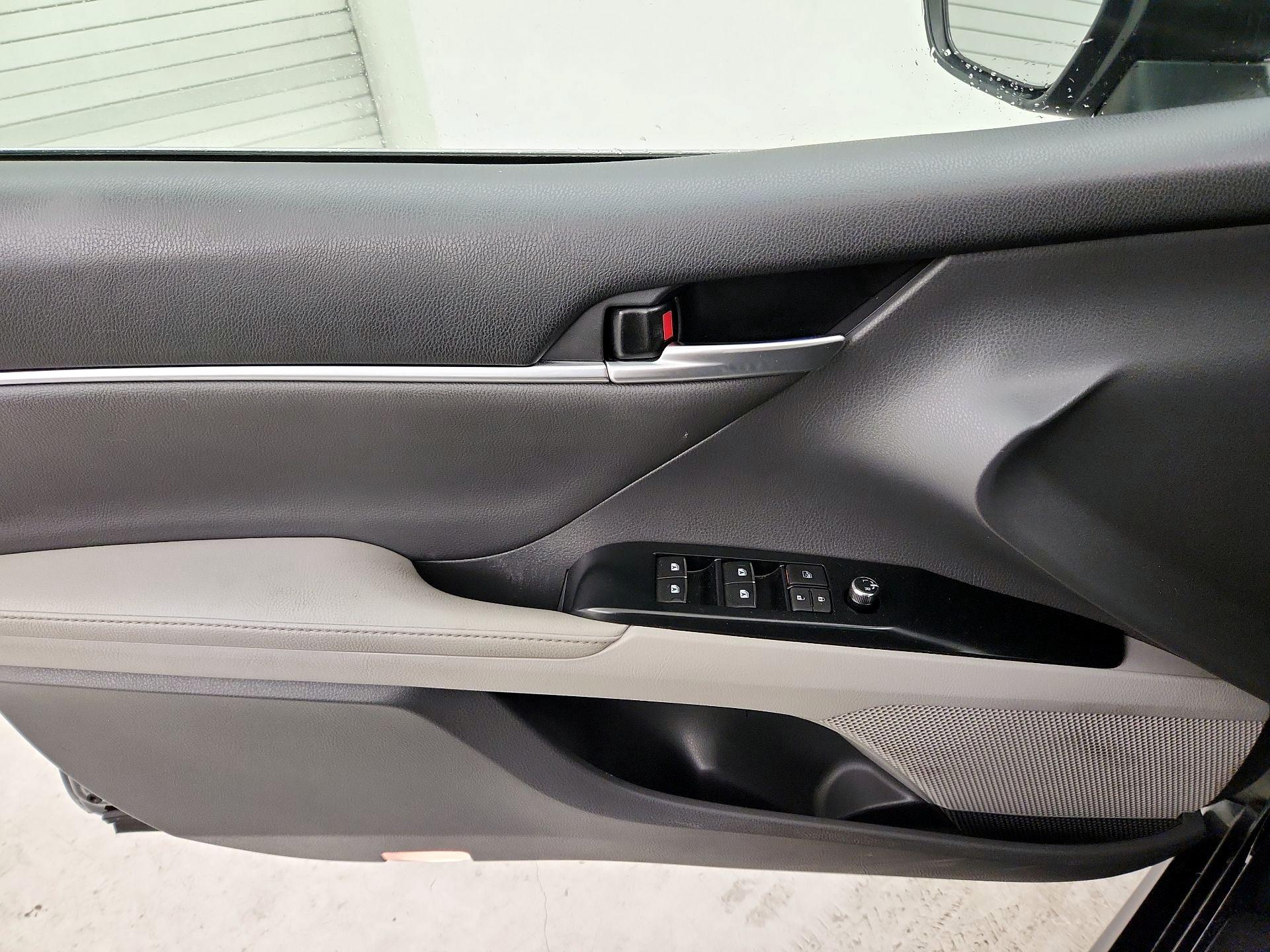 Thumbnail: 2019 Toyota Camry - 12