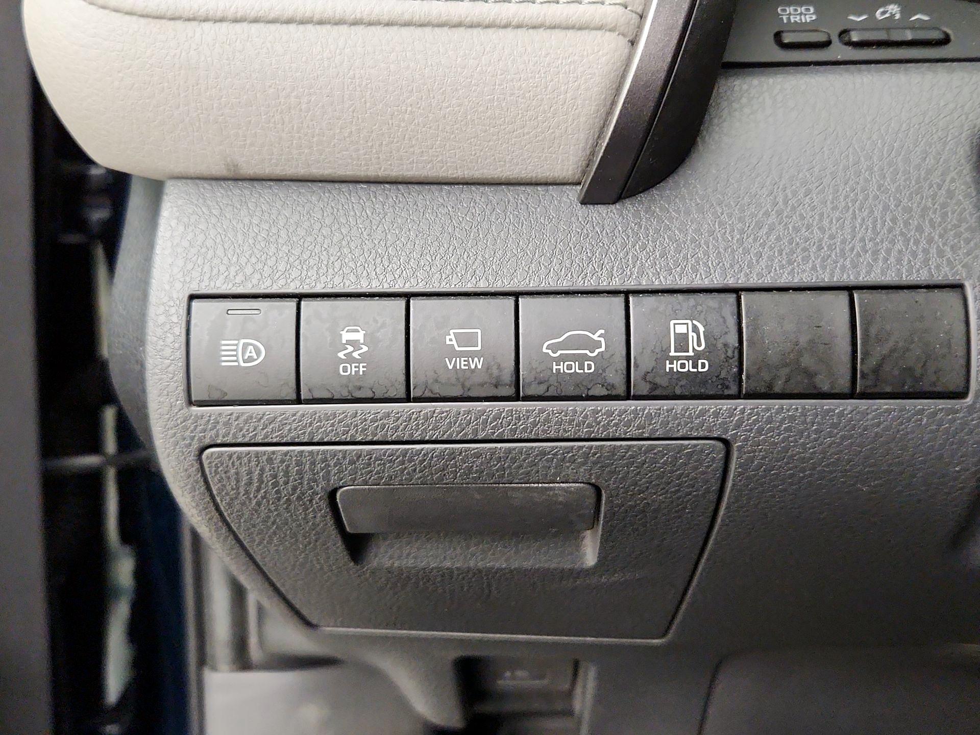 Thumbnail: 2019 Toyota Camry - 13