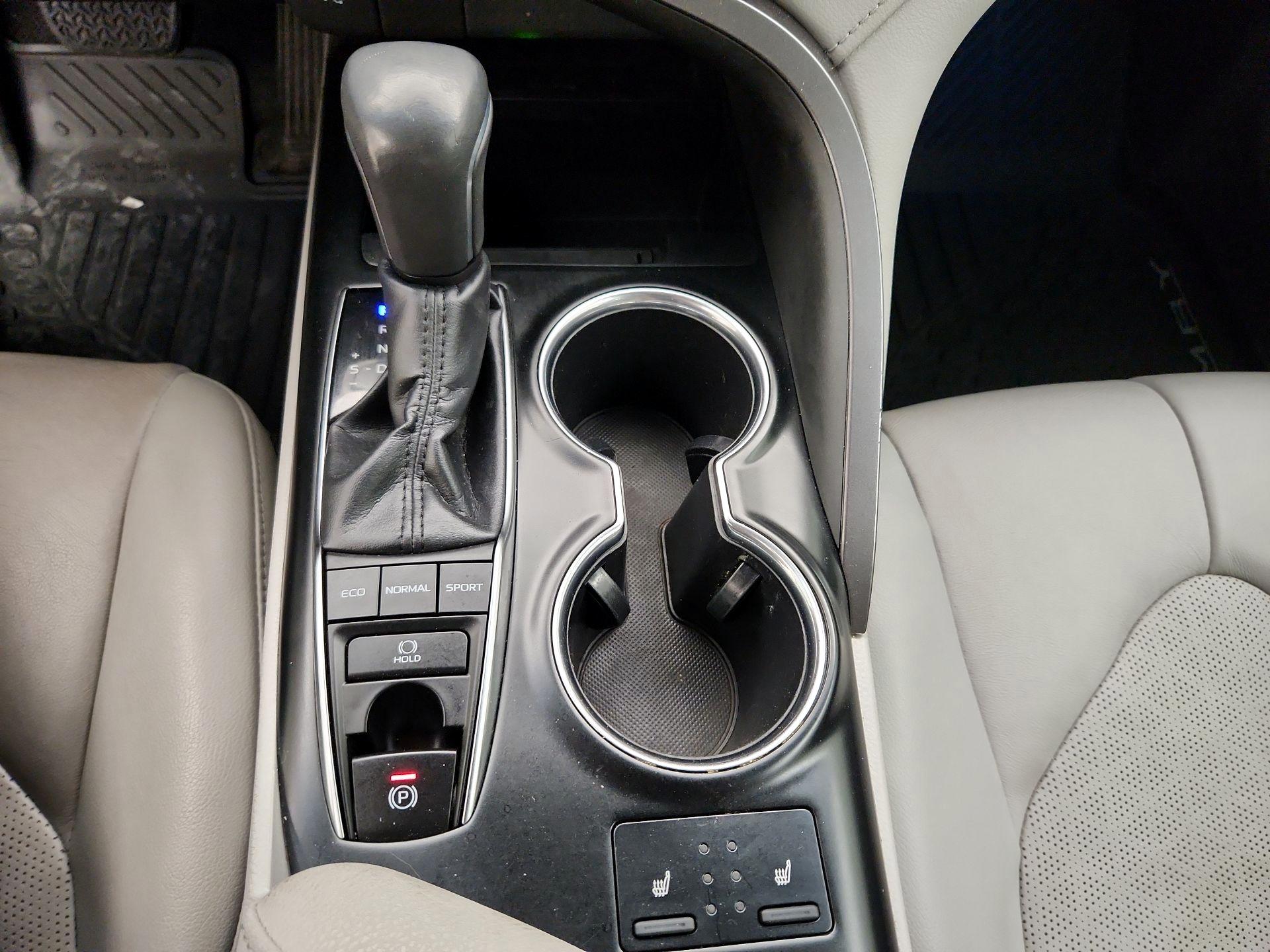 Thumbnail: 2019 Toyota Camry - 18