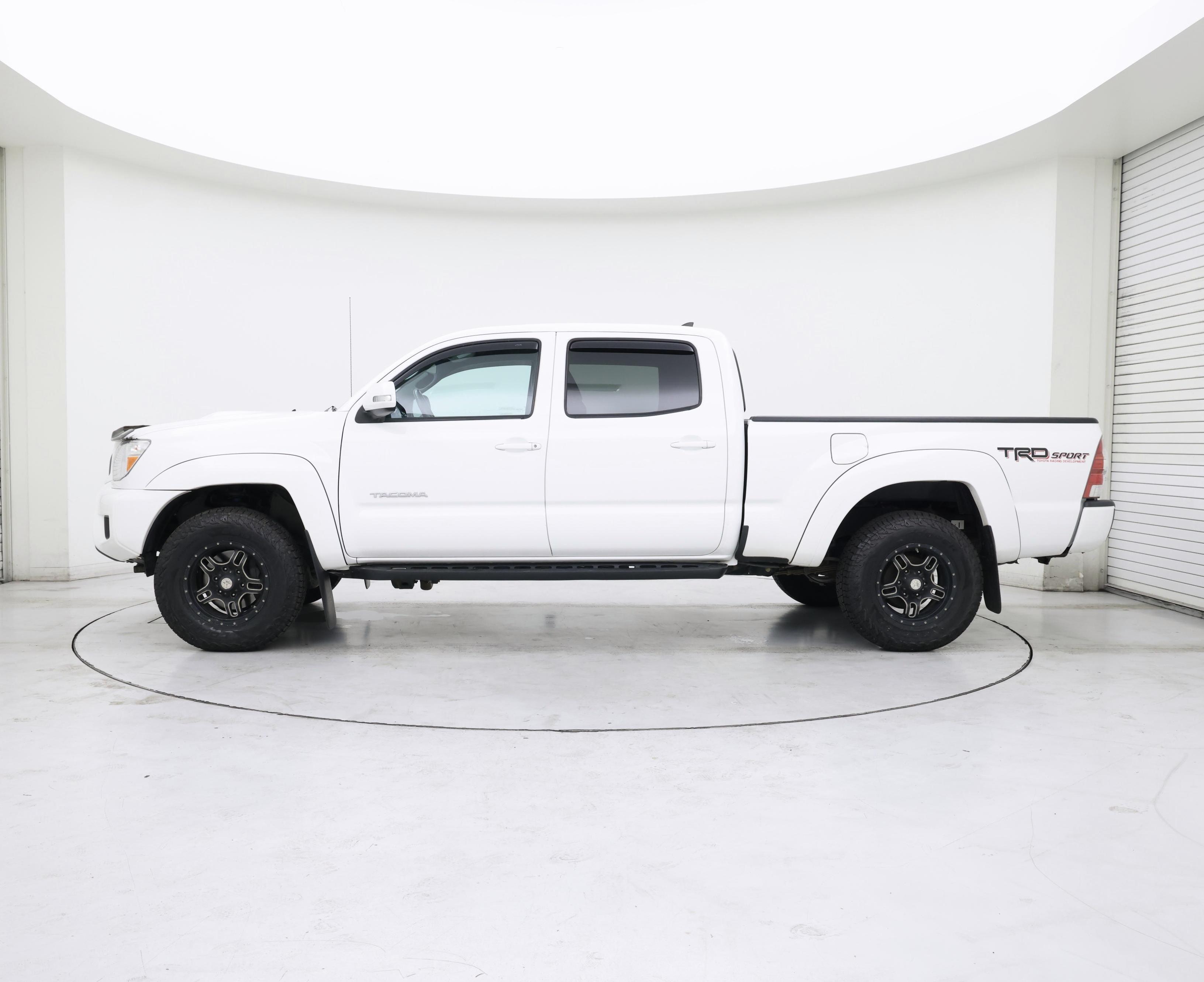 Thumbnail: 2015 Toyota Tacoma - 3