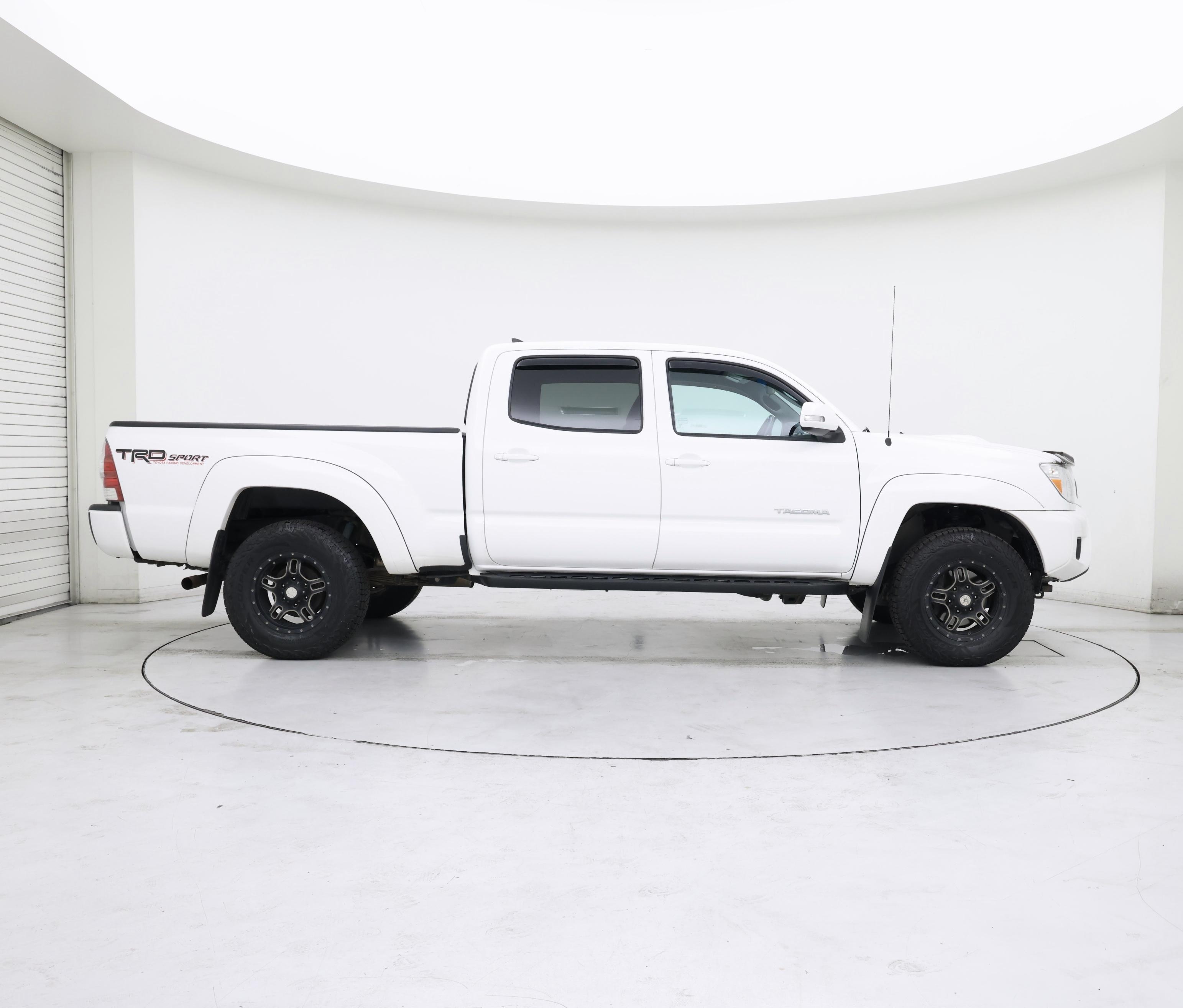Thumbnail: 2015 Toyota Tacoma - 7