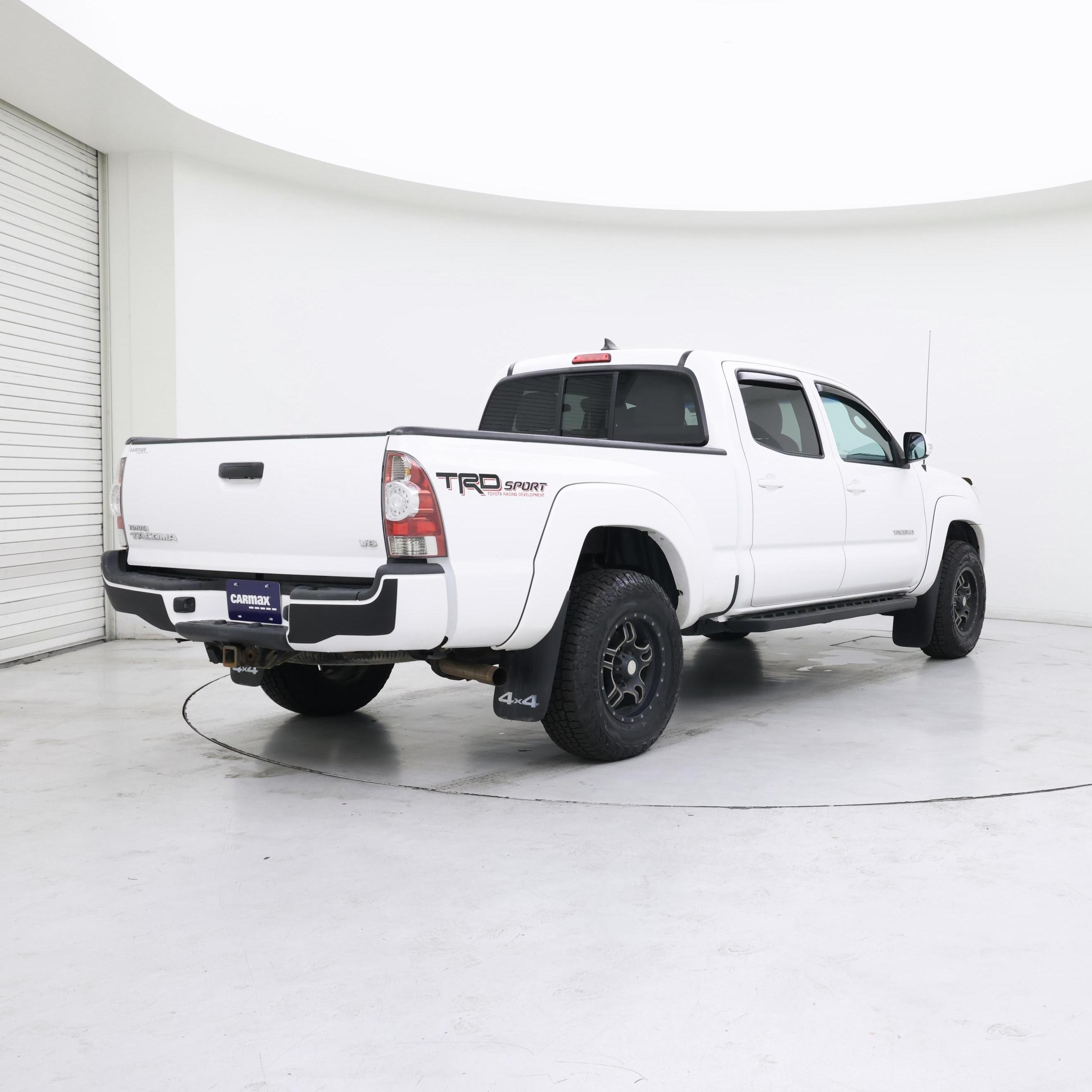 Thumbnail: 2015 Toyota Tacoma - 8