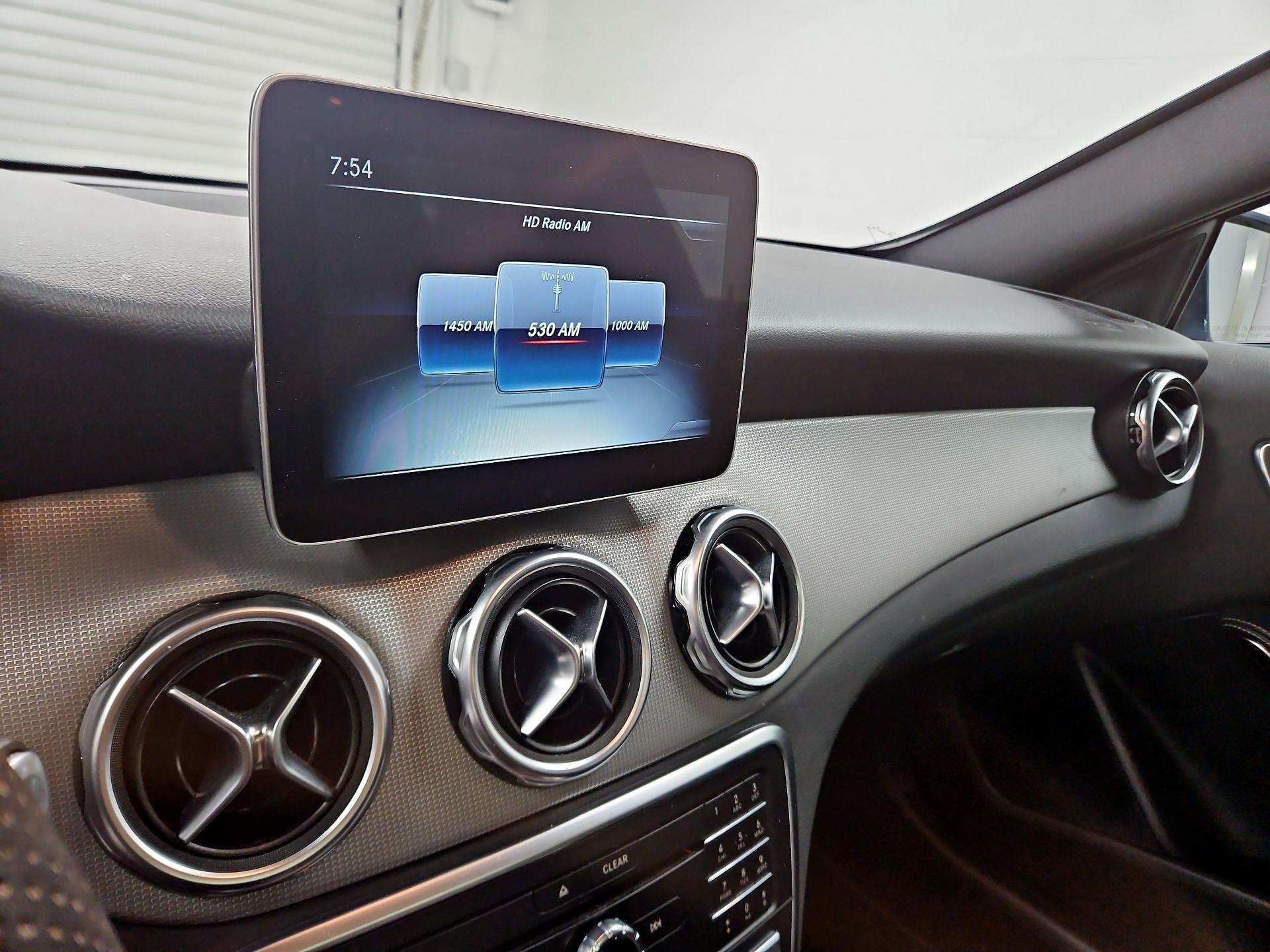 Thumbnail: 2020 Mercedes-Benz GLA - 15