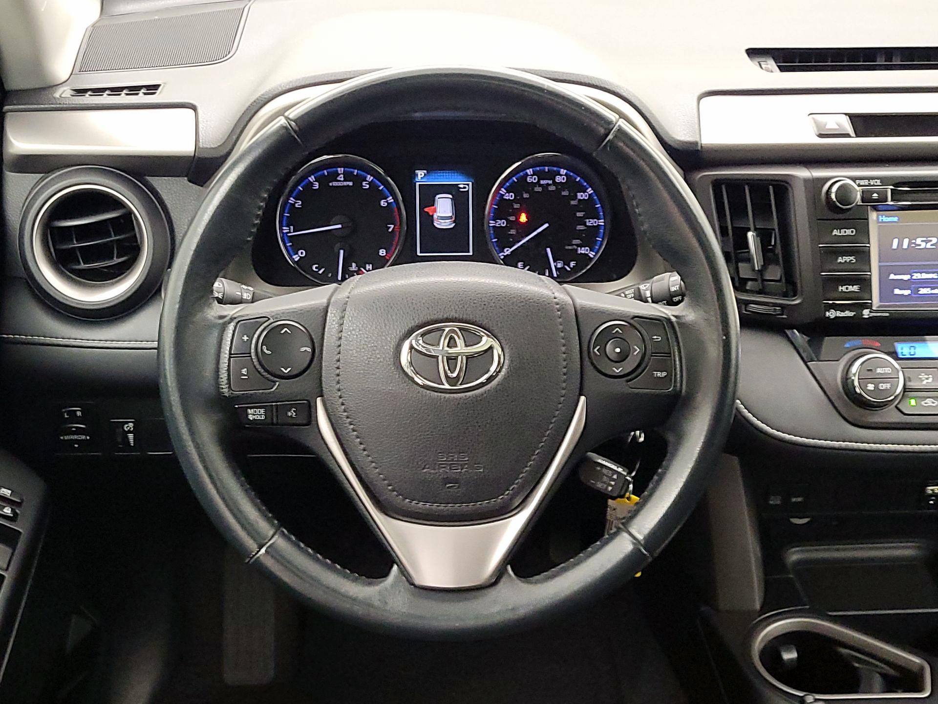 Thumbnail: 2016 Toyota RAV4 - 10