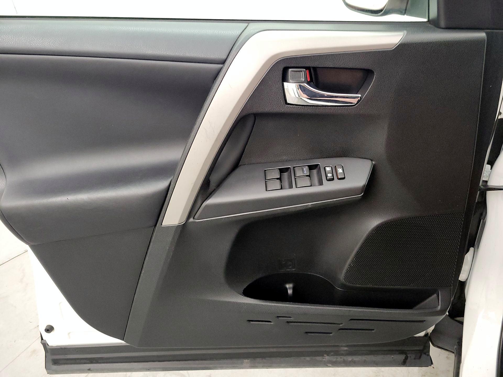 Thumbnail: 2016 Toyota RAV4 - 12