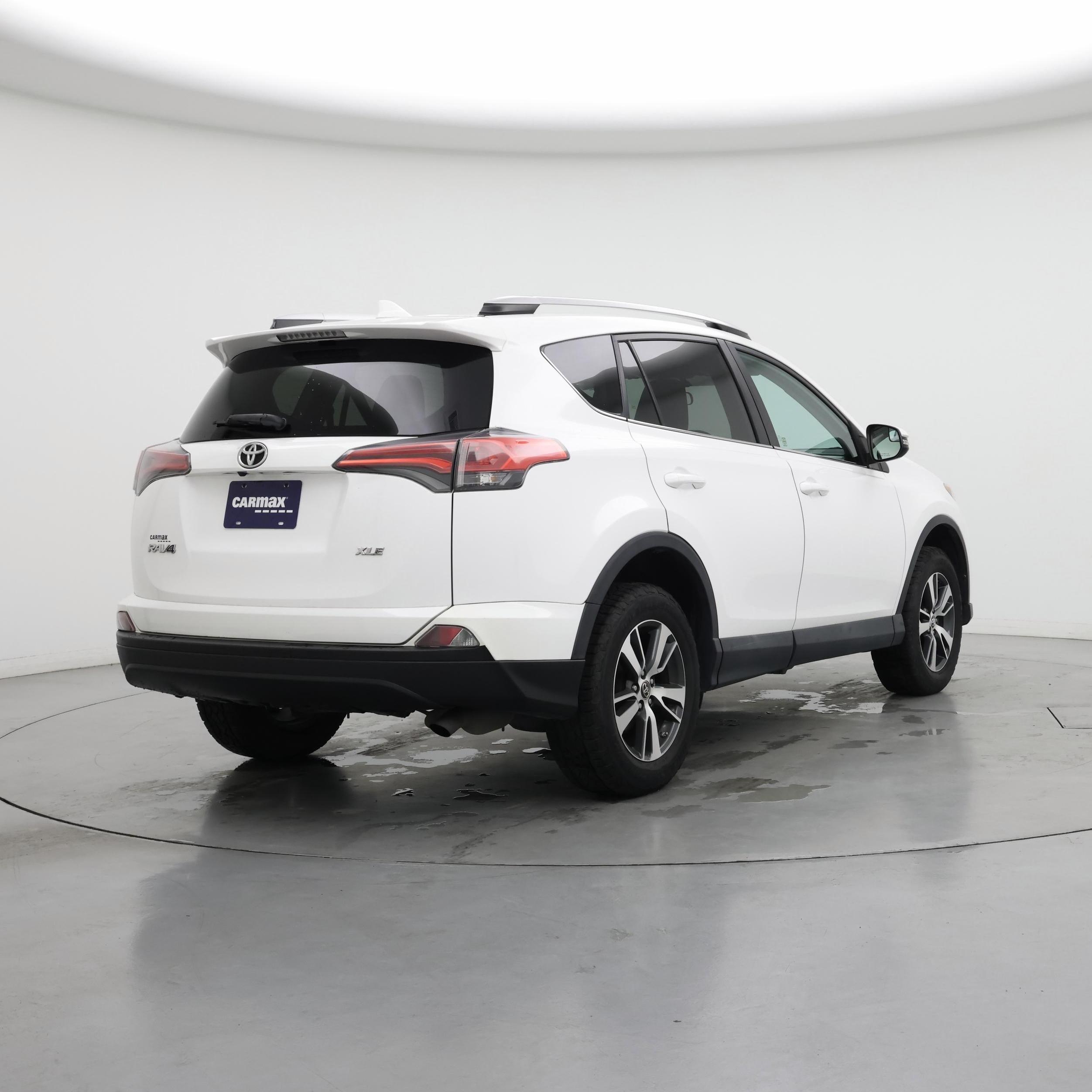 Thumbnail: 2016 Toyota RAV4 - 8