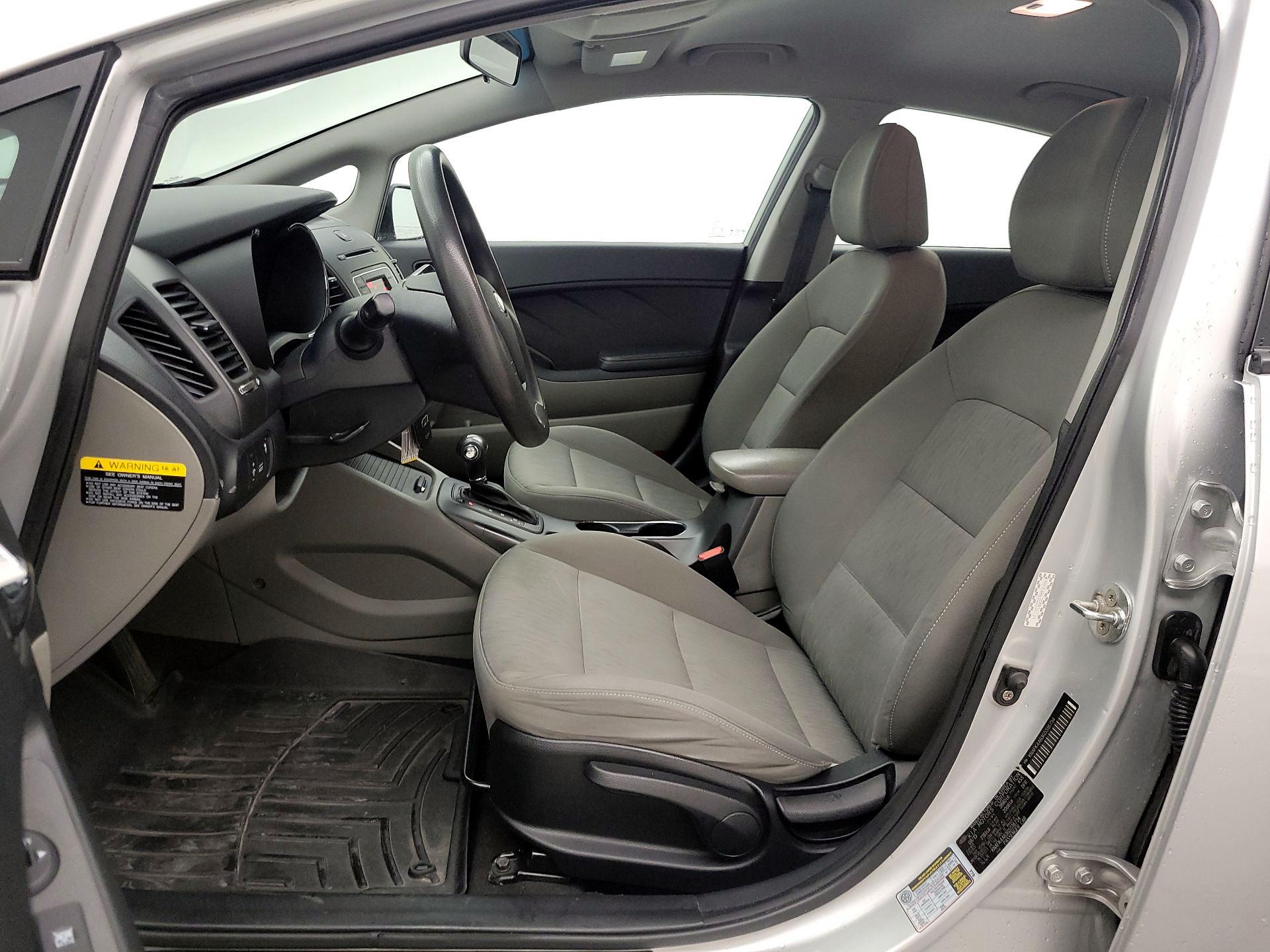 Thumbnail: 2016 Kia Forte - 11
