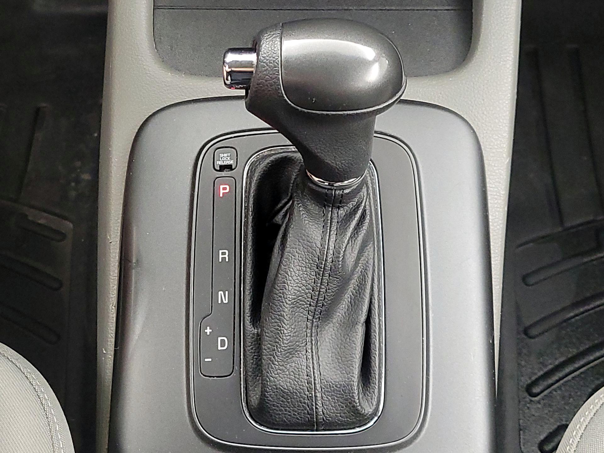Thumbnail: 2016 Kia Forte - 16