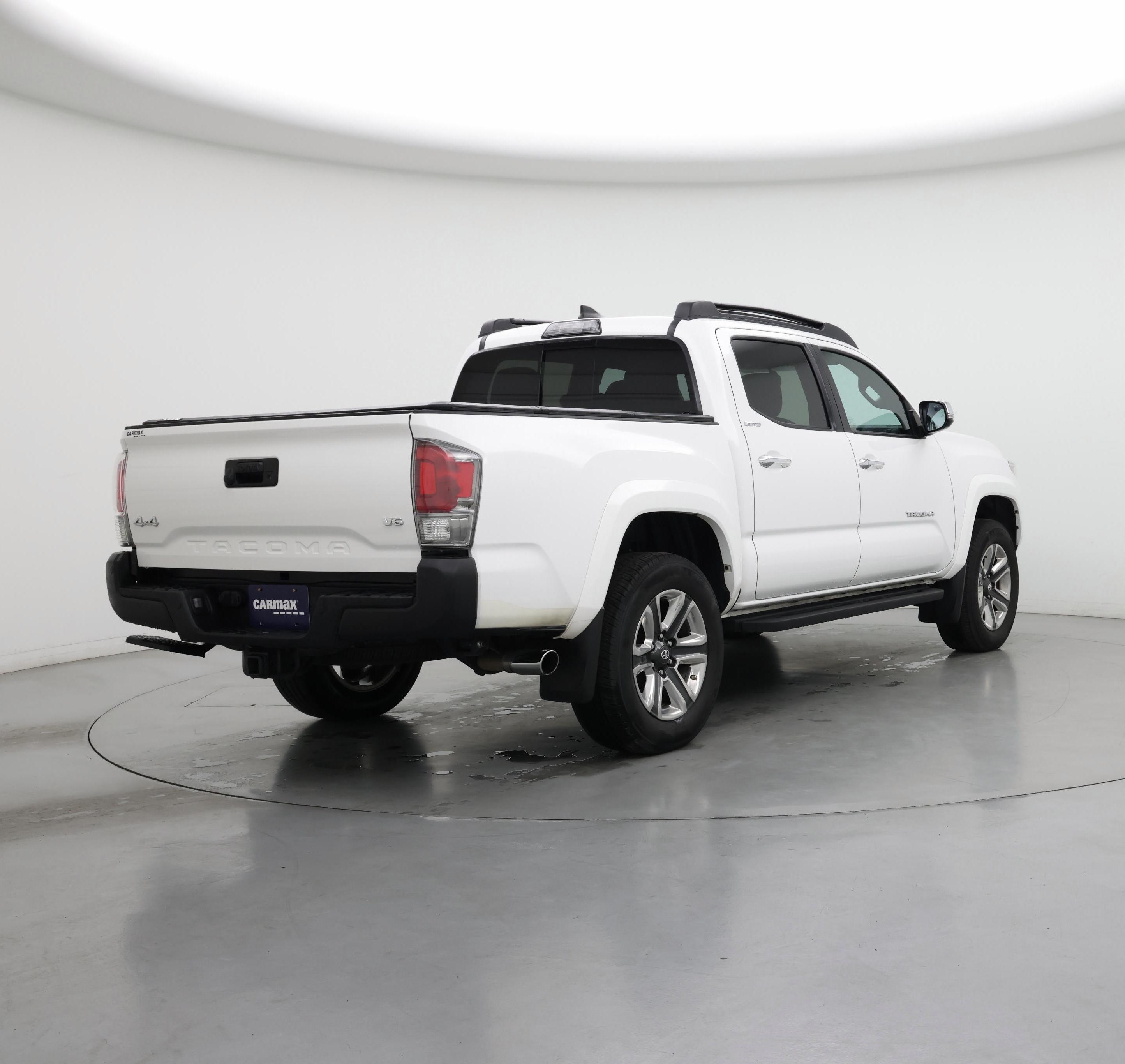 Thumbnail: 2017 Toyota Tacoma - 8