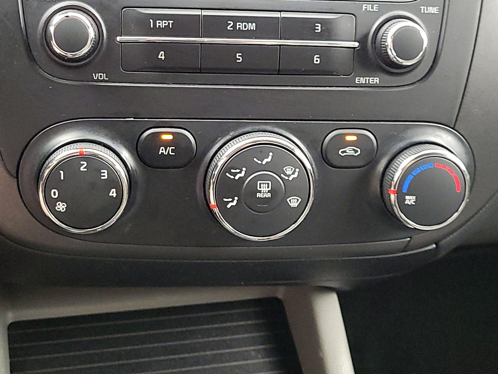 Thumbnail: 2015 Kia Forte - 15