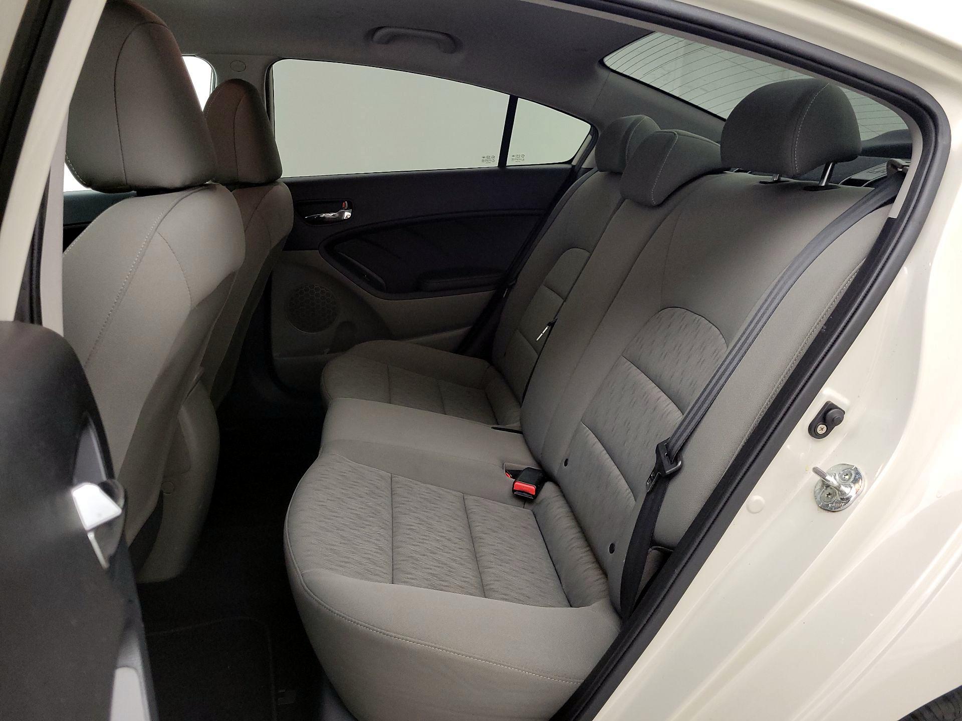 Thumbnail: 2015 Kia Forte - 18