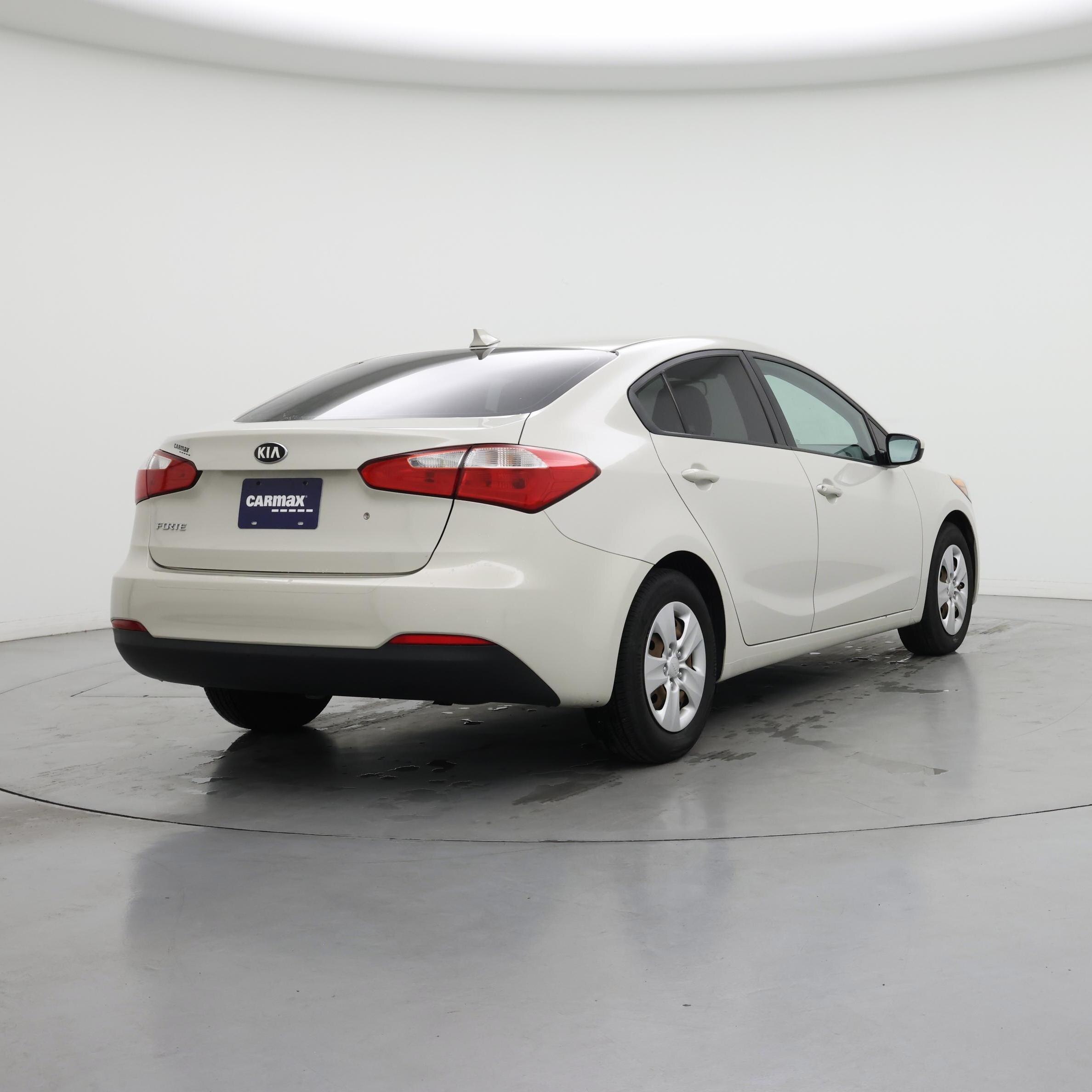 Thumbnail: 2015 Kia Forte - 8