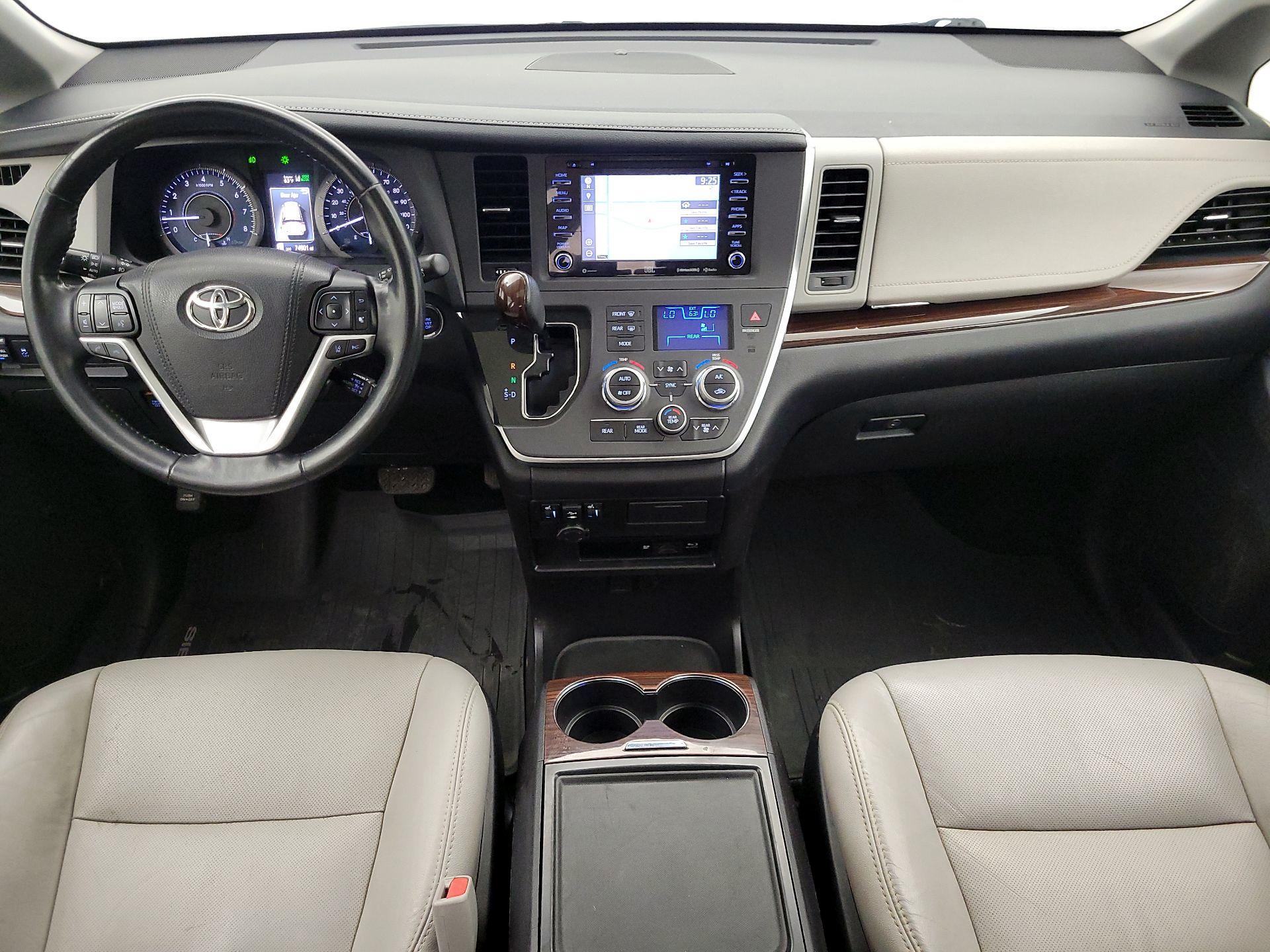 Thumbnail: 2018 Toyota Sienna - 9