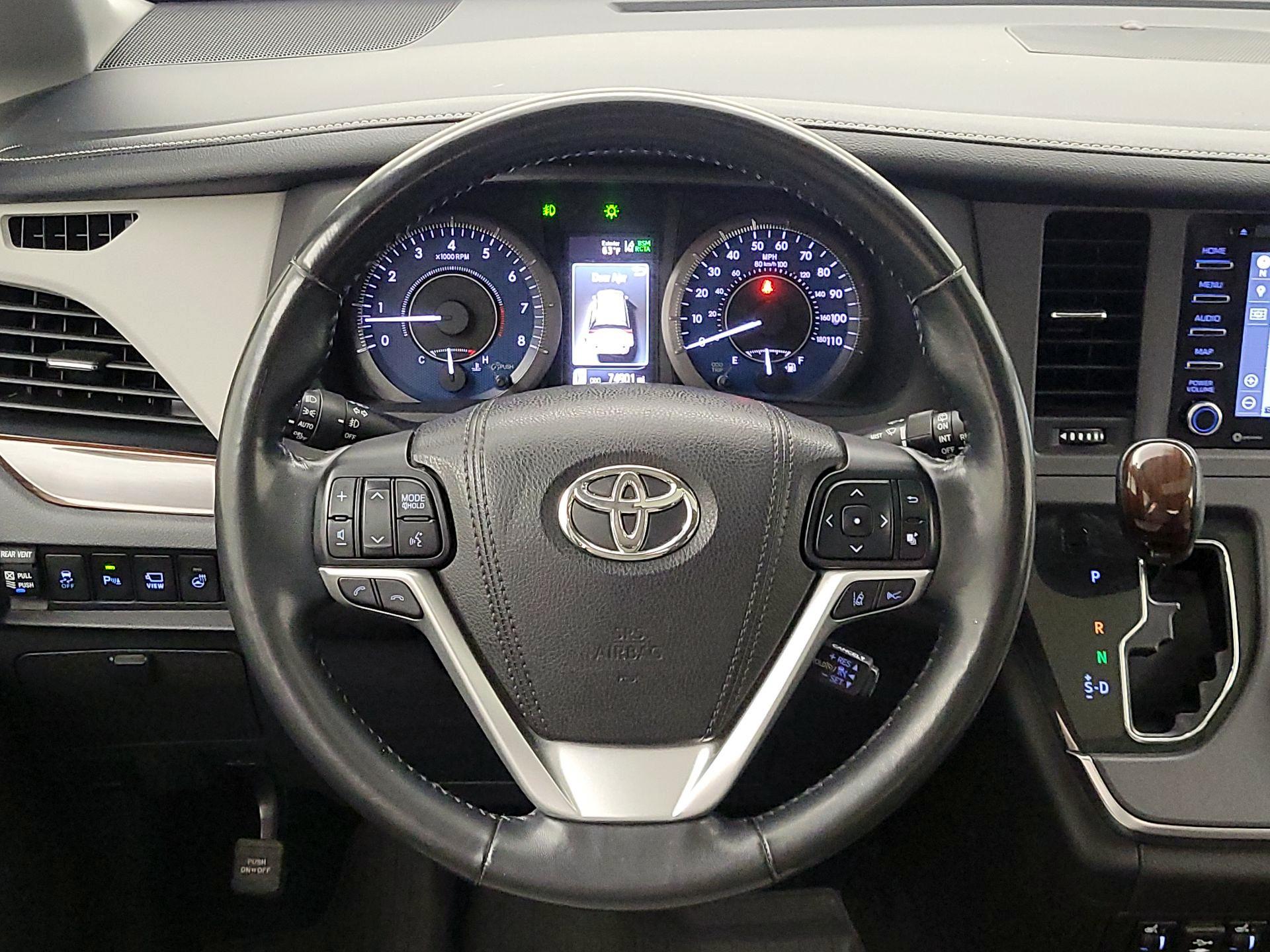 Thumbnail: 2018 Toyota Sienna - 10