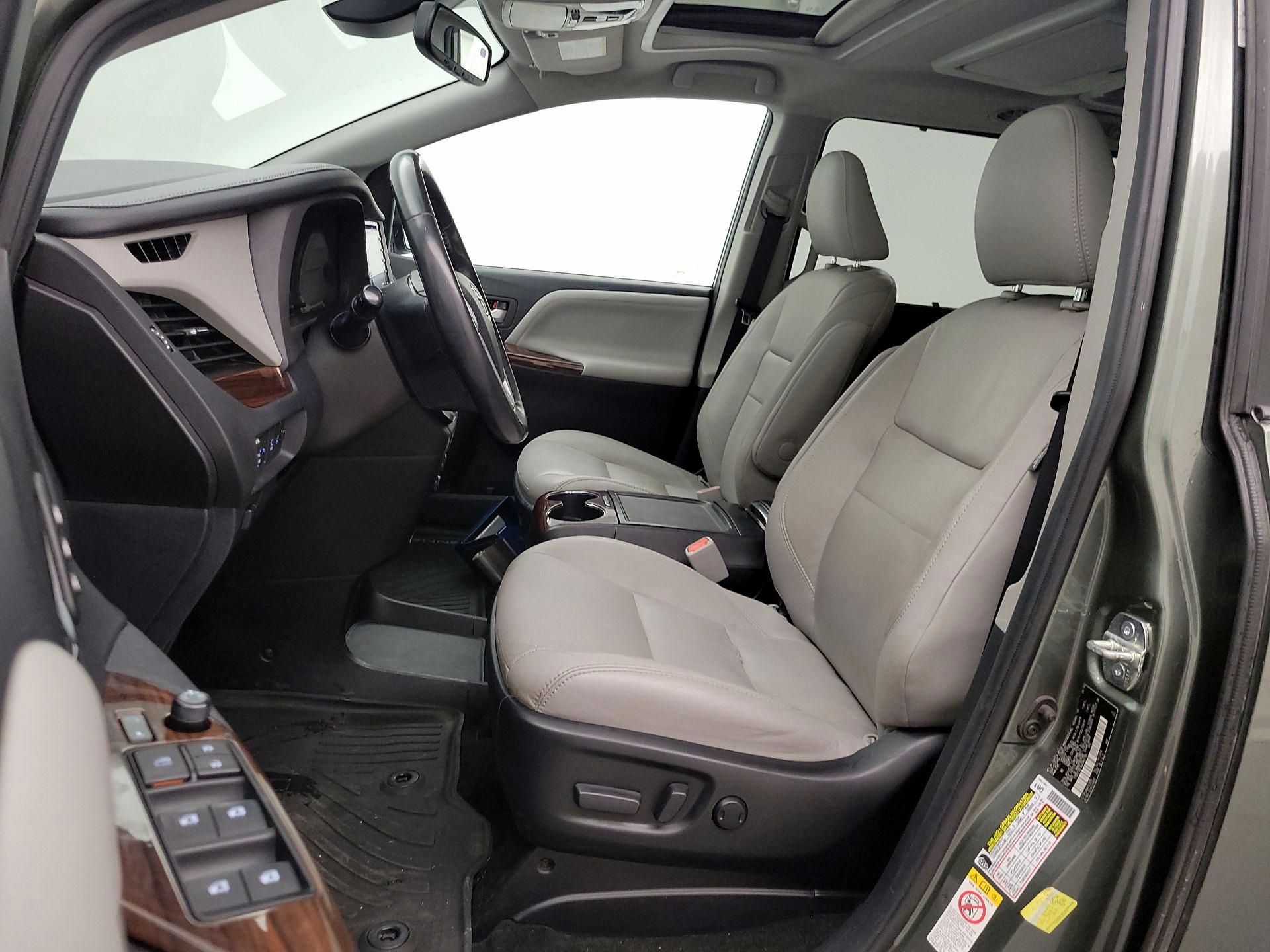 Thumbnail: 2018 Toyota Sienna - 11