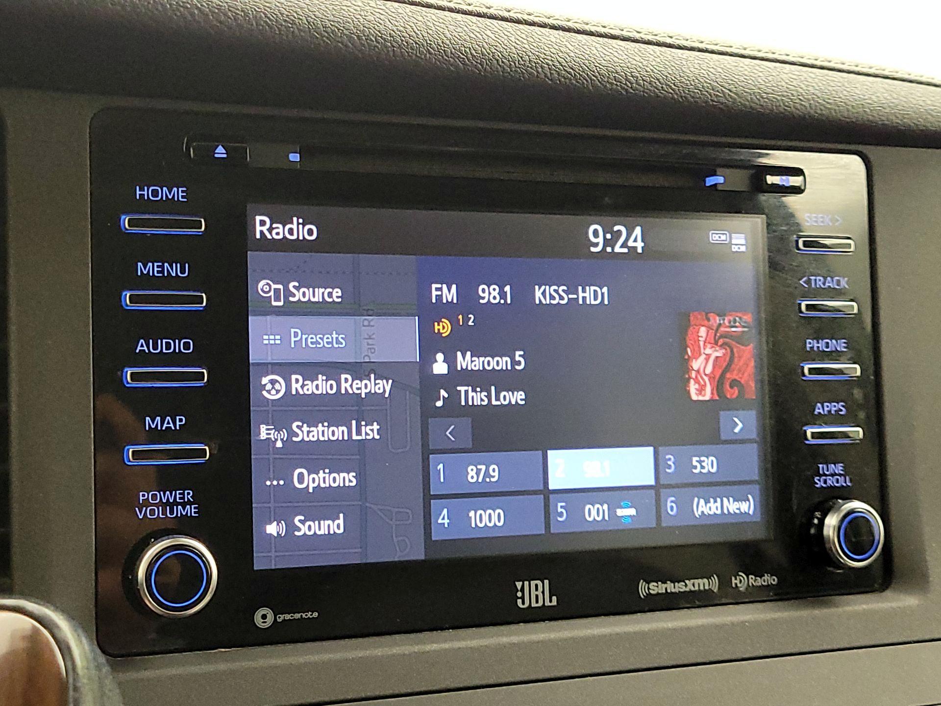 Thumbnail: 2018 Toyota Sienna - 16