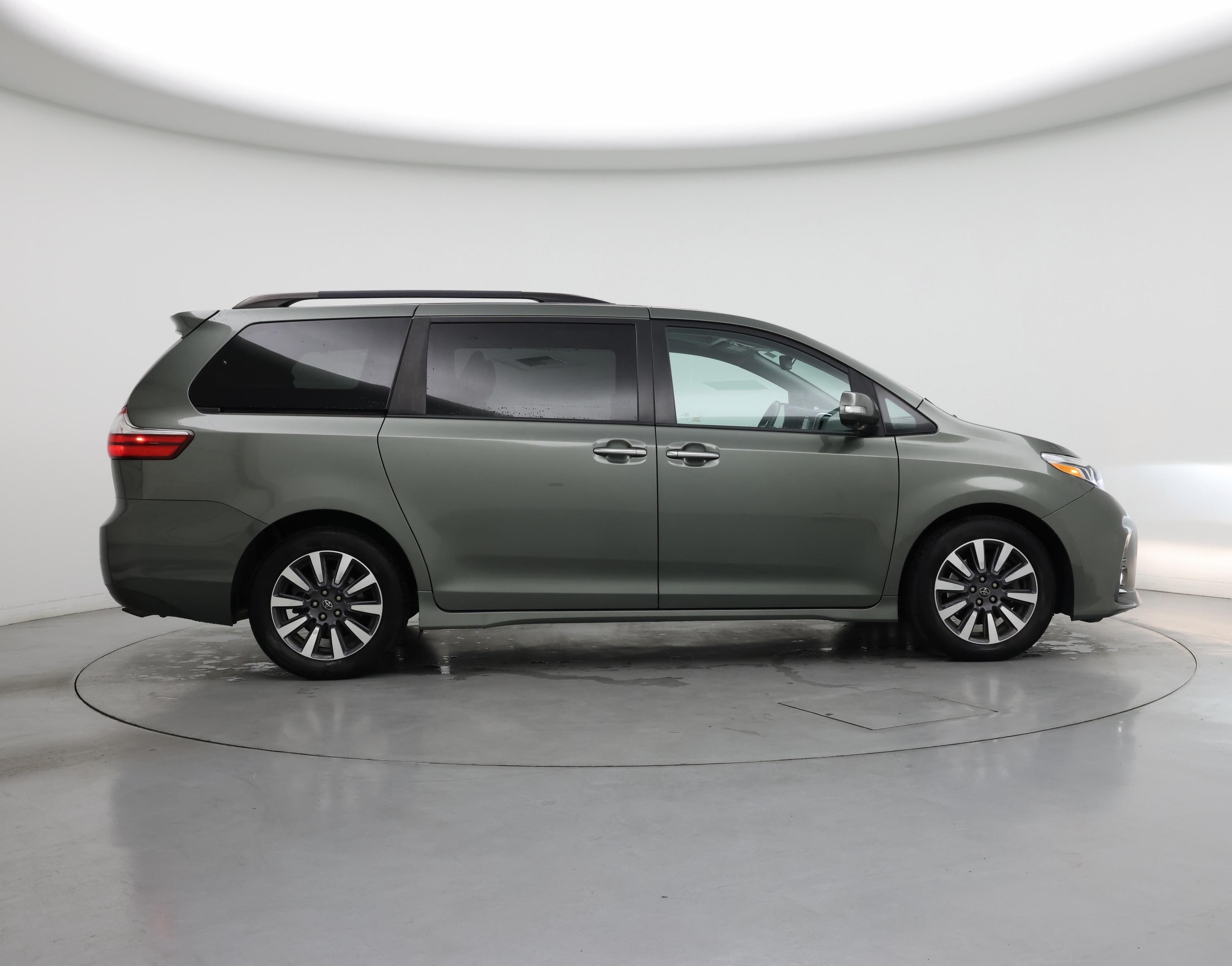 Thumbnail: 2018 Toyota Sienna - 7