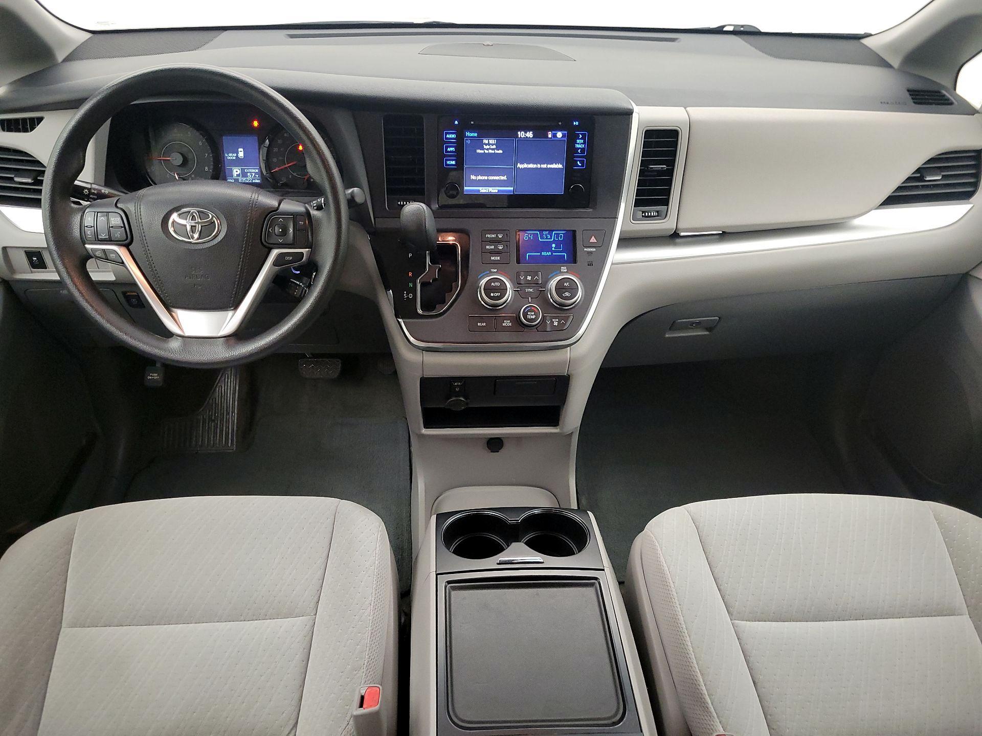 Thumbnail: 2017 Toyota Sienna - 9