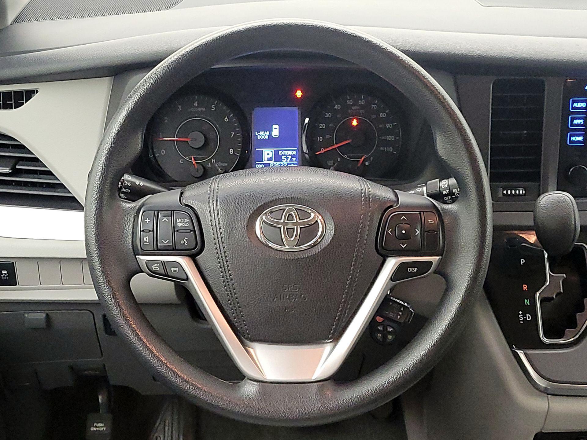 Thumbnail: 2017 Toyota Sienna - 10