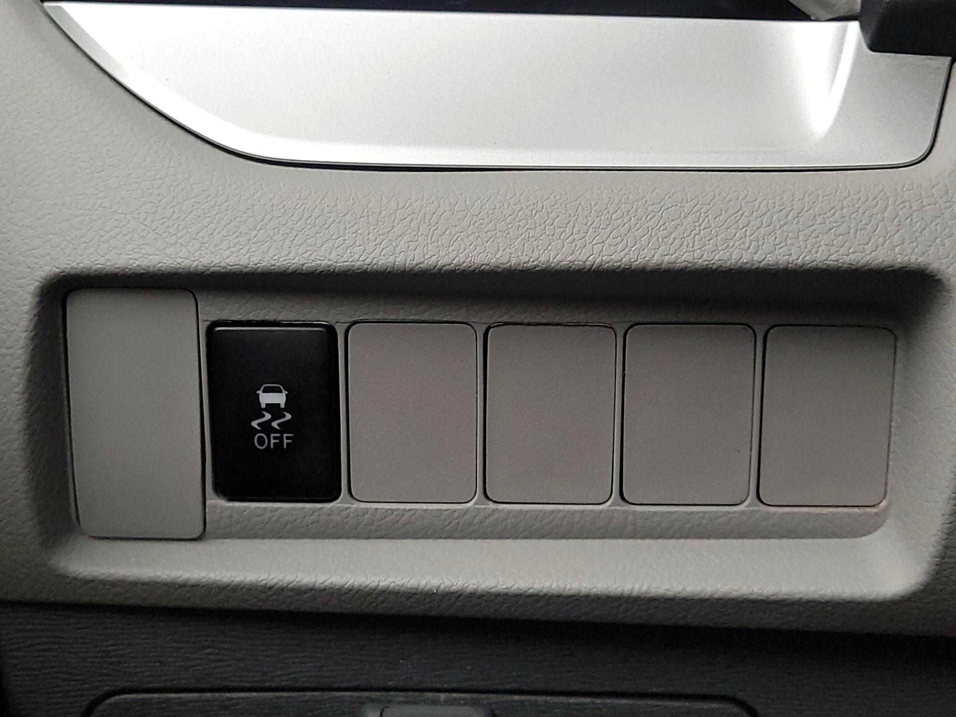 Thumbnail: 2017 Toyota Sienna - 13
