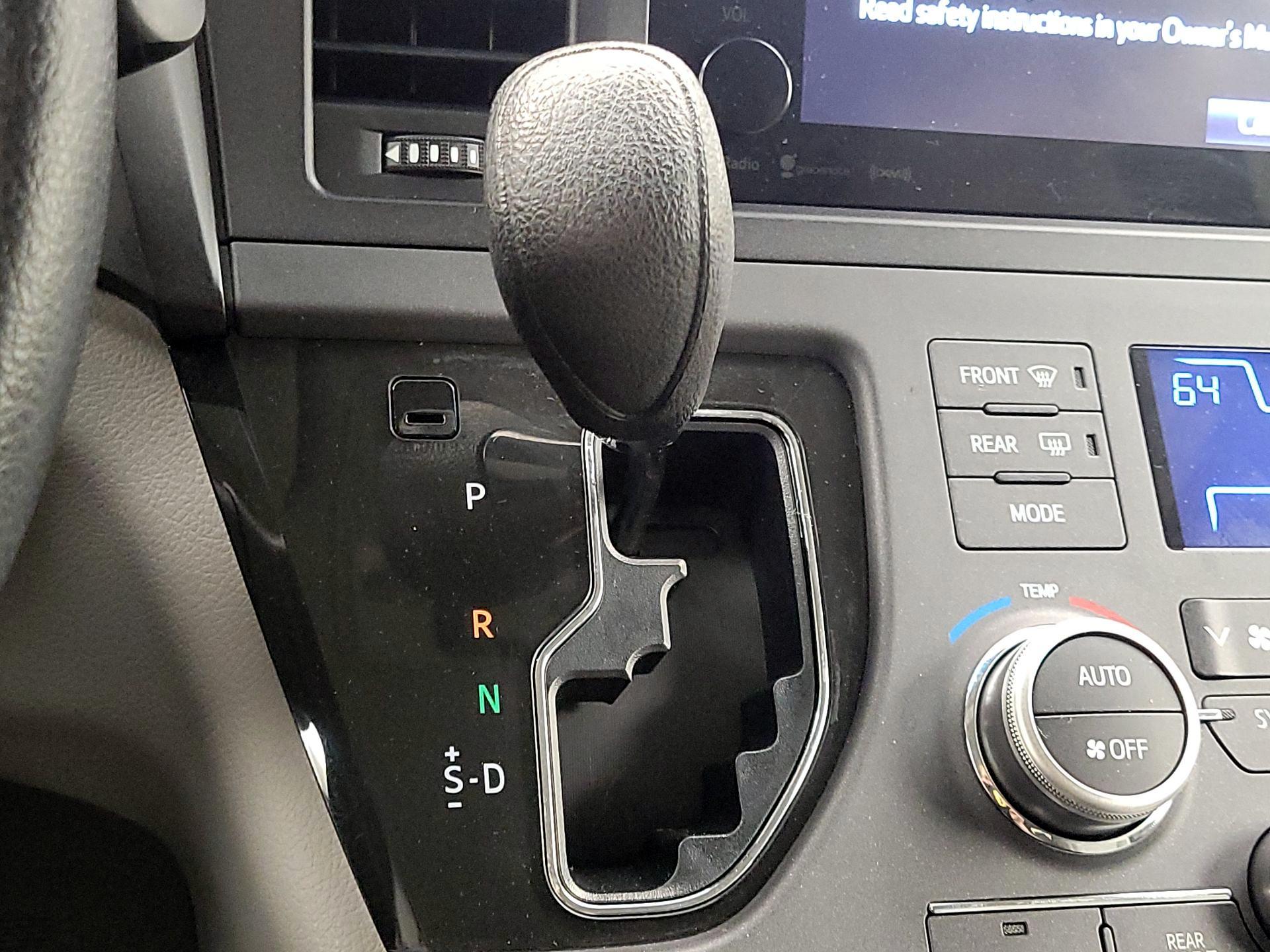 Thumbnail: 2017 Toyota Sienna - 17