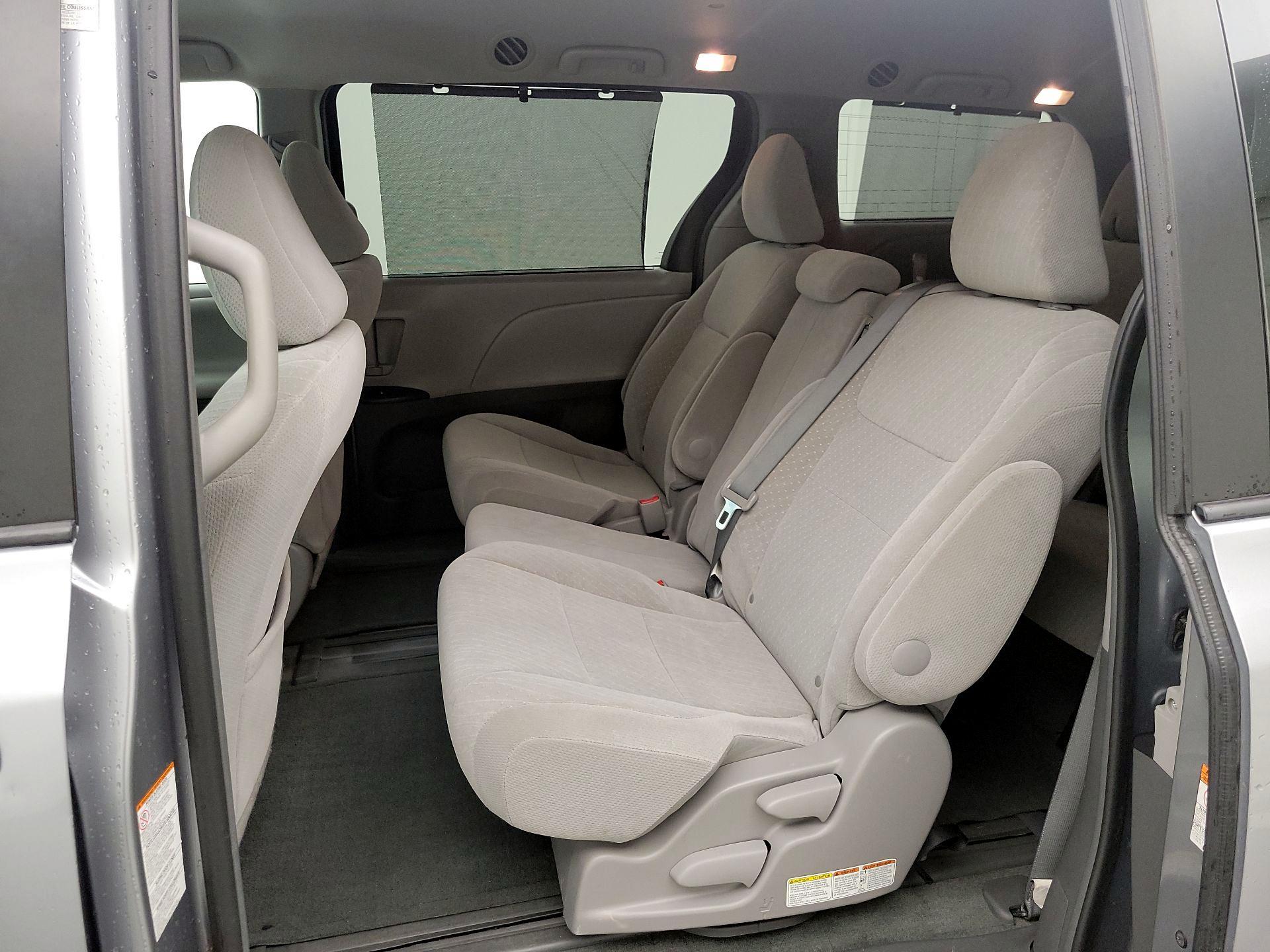 Thumbnail: 2017 Toyota Sienna - 19