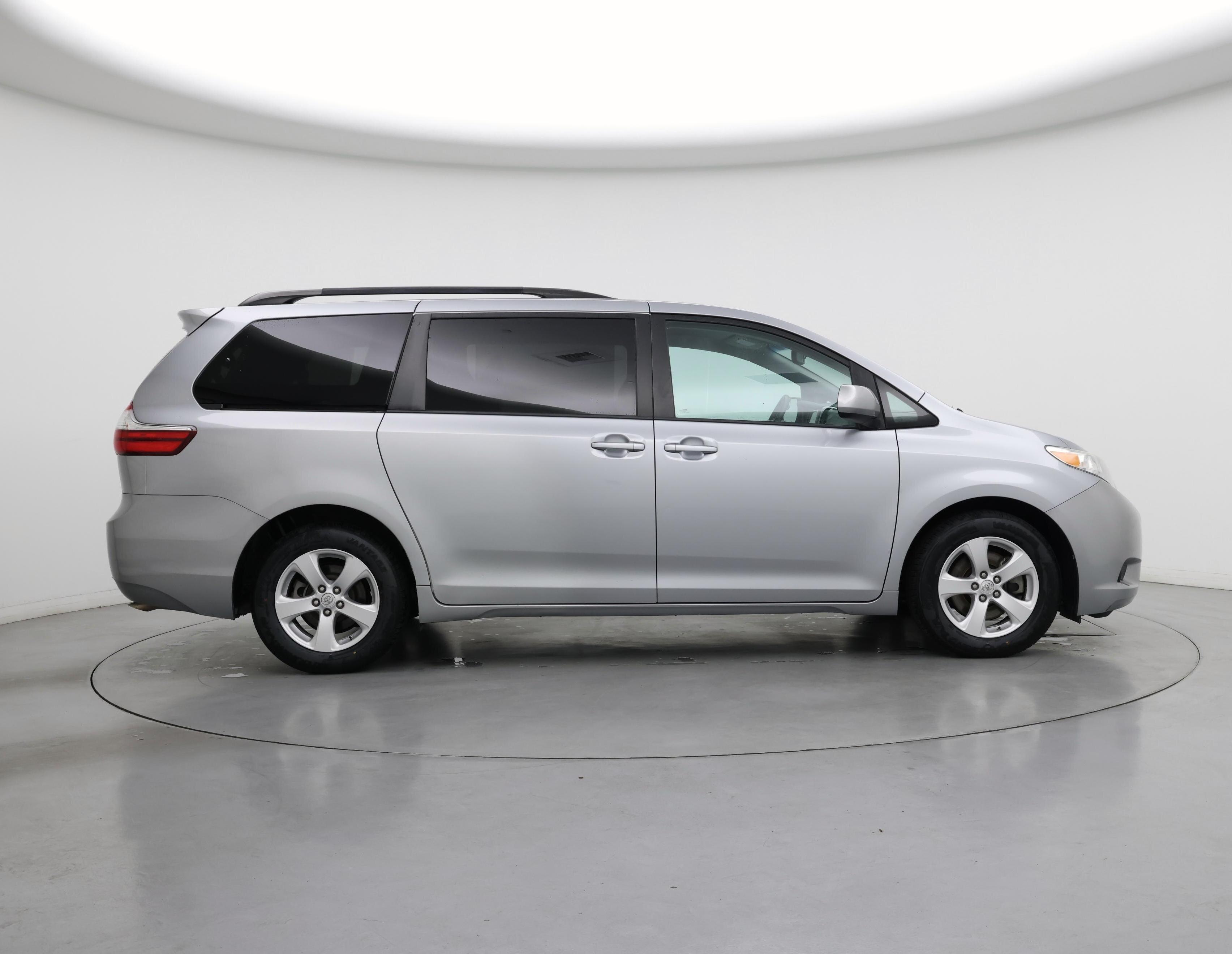 Thumbnail: 2017 Toyota Sienna - 7