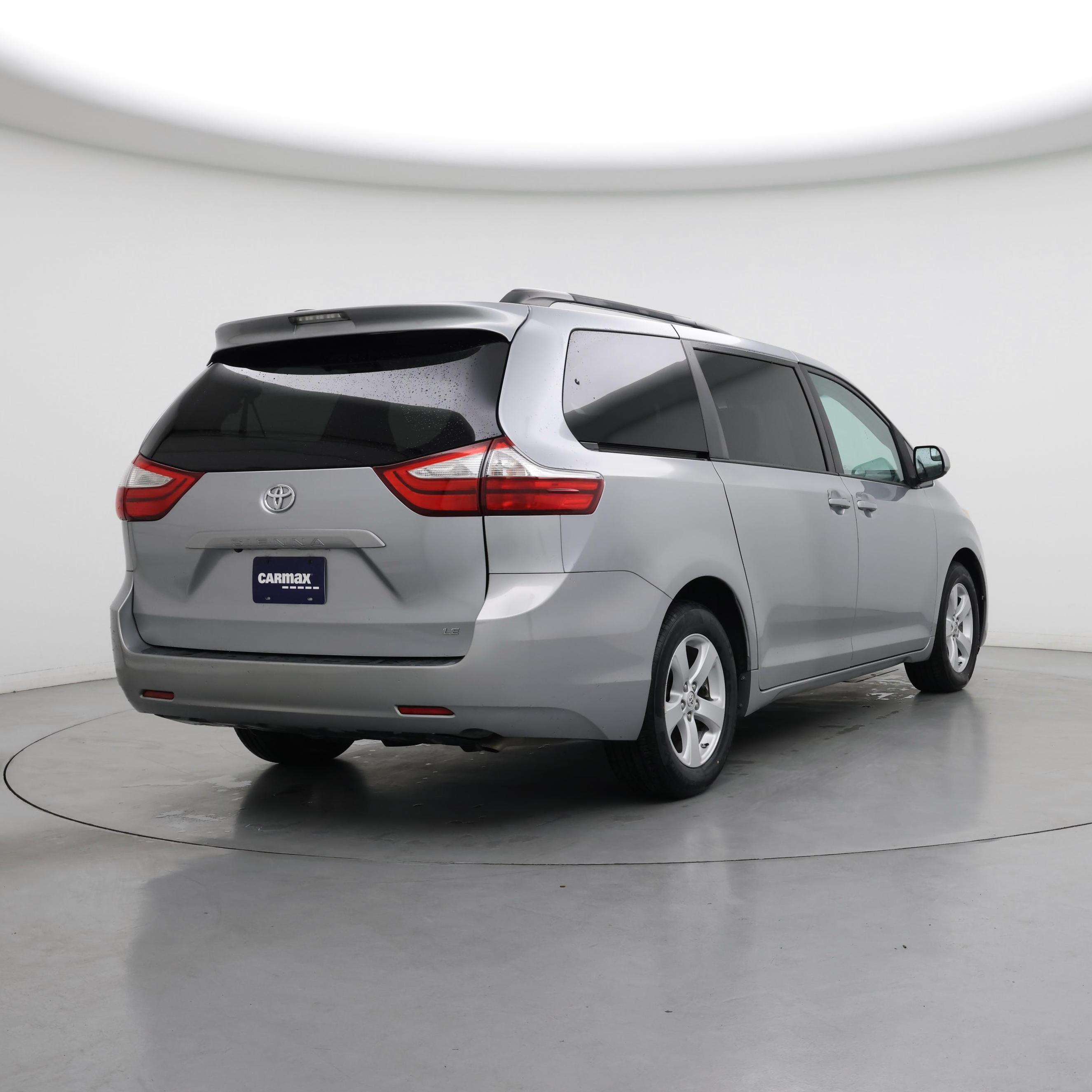 Thumbnail: 2017 Toyota Sienna - 8