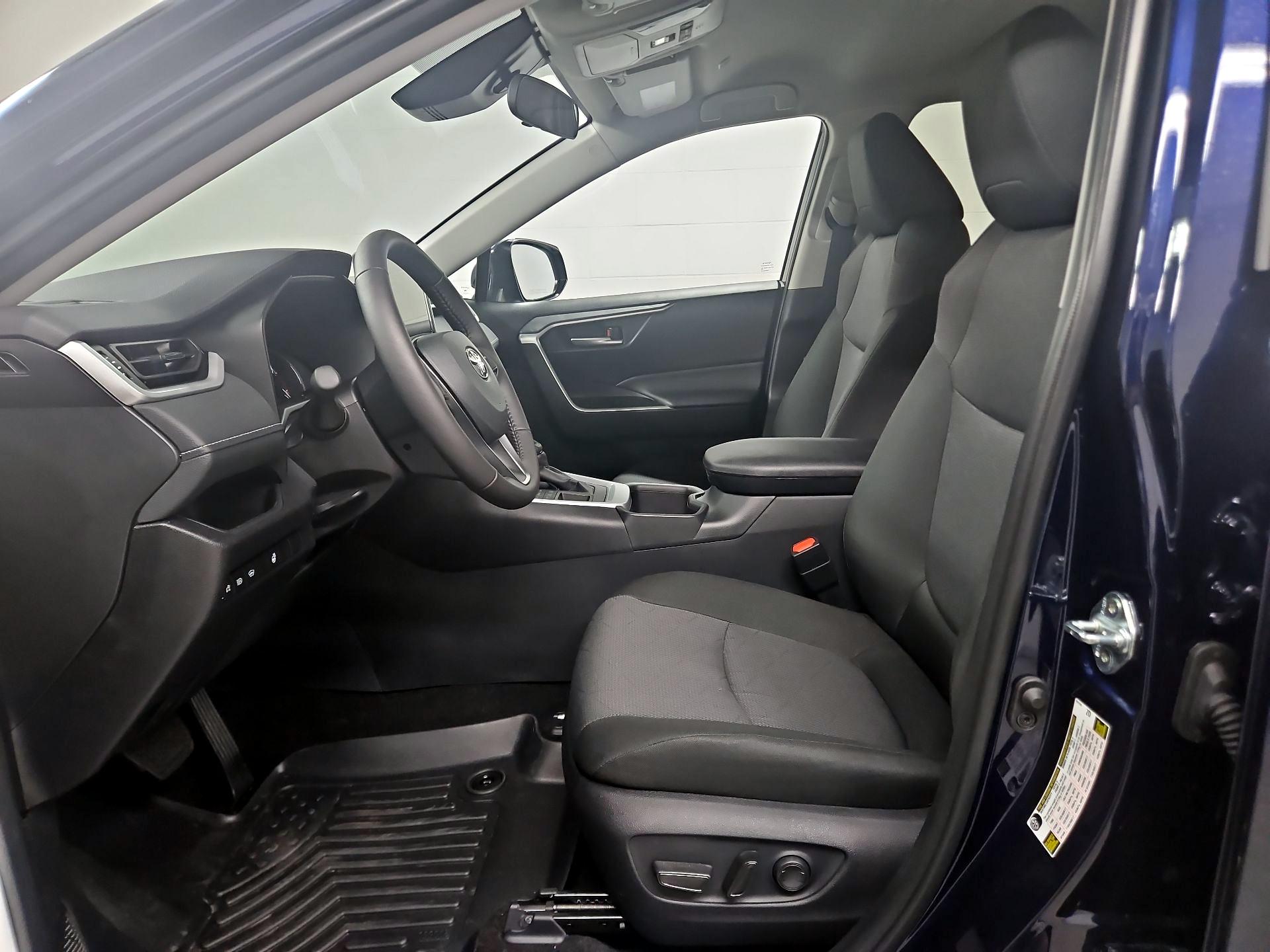 Thumbnail: 2025 Toyota RAV4 - 11