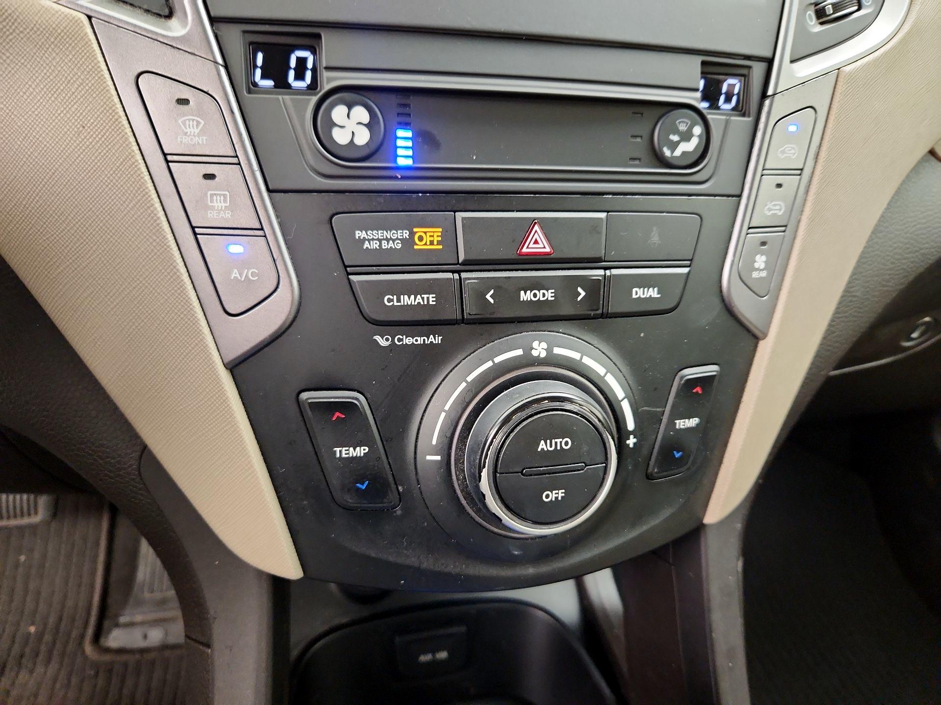Thumbnail: 2015 Hyundai Santa Fe - 16