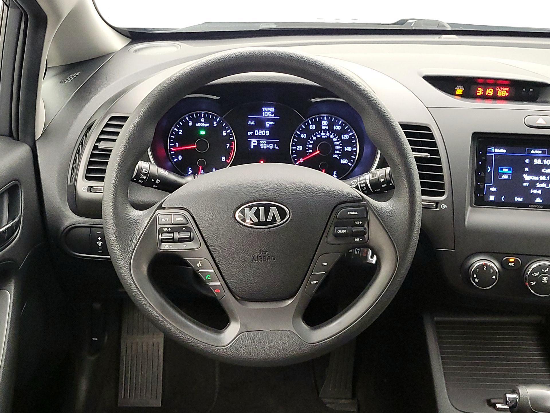 Thumbnail: 2016 Kia Forte - 10