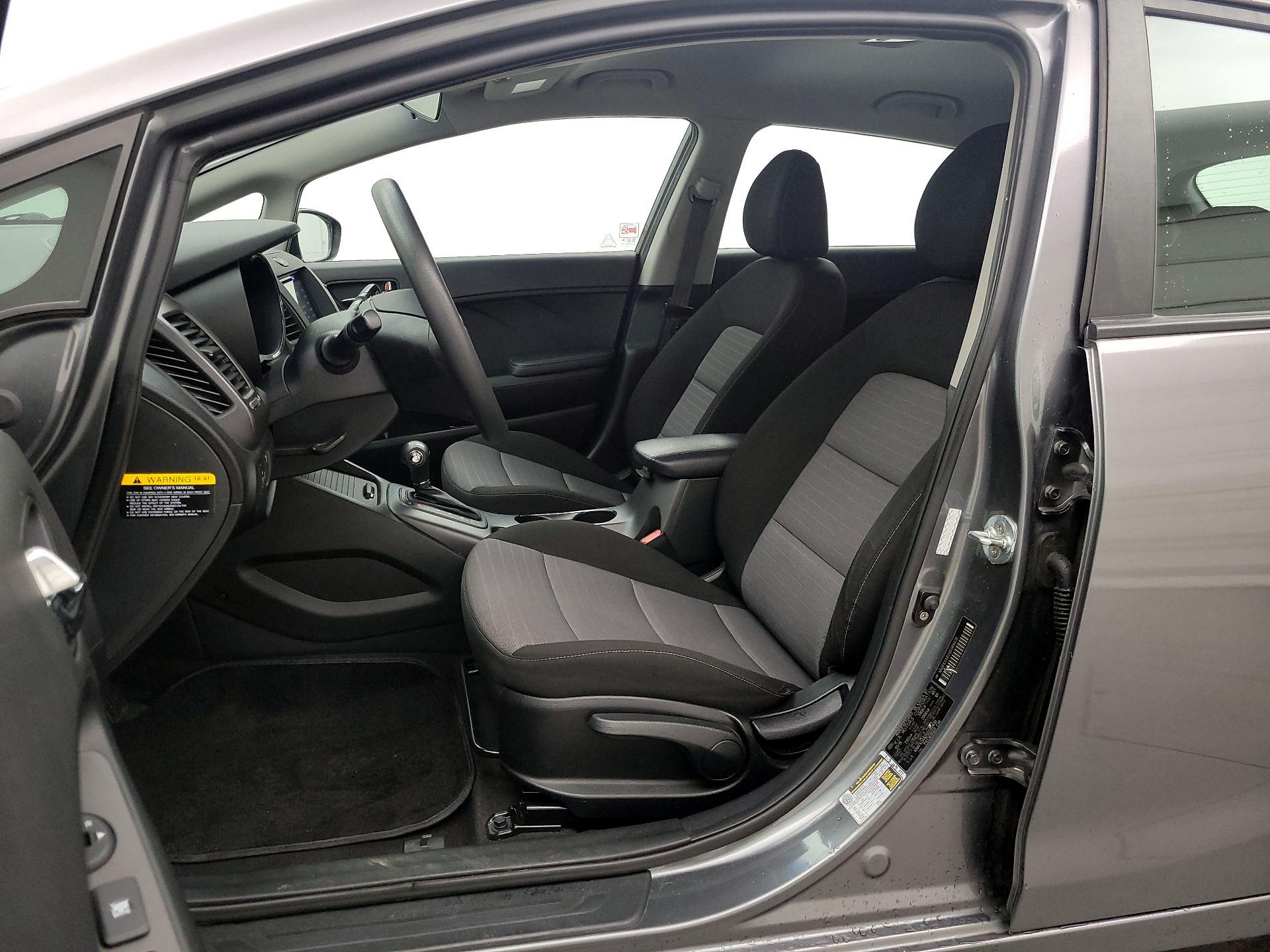 Thumbnail: 2016 Kia Forte - 11