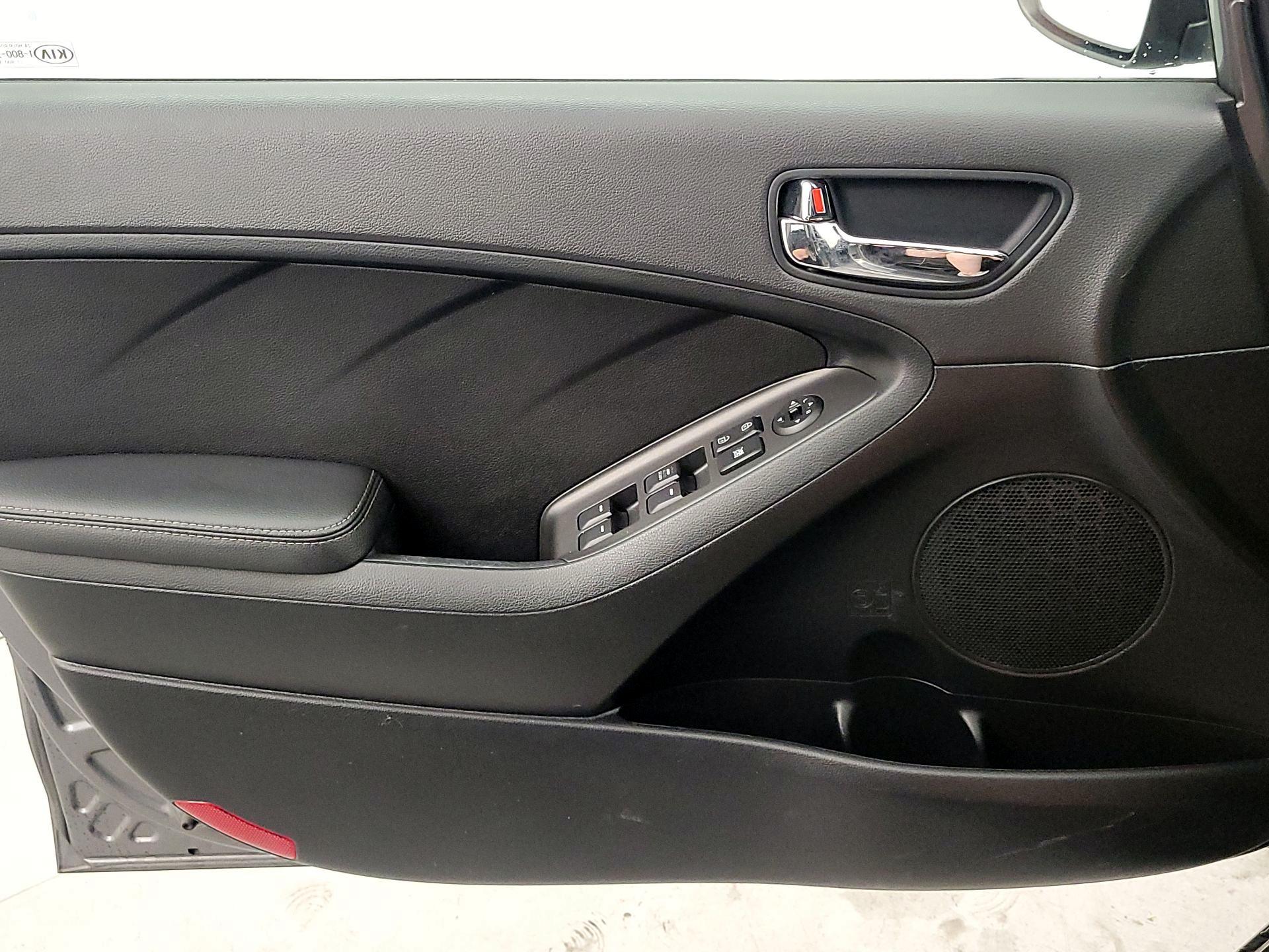 Thumbnail: 2016 Kia Forte - 12