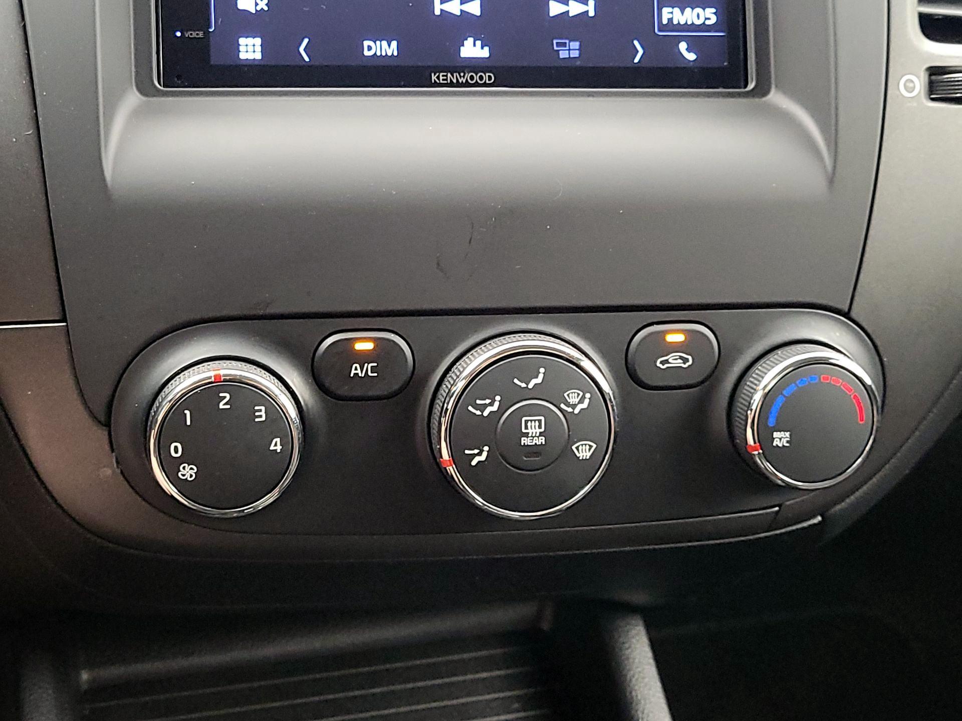 Thumbnail: 2016 Kia Forte - 16